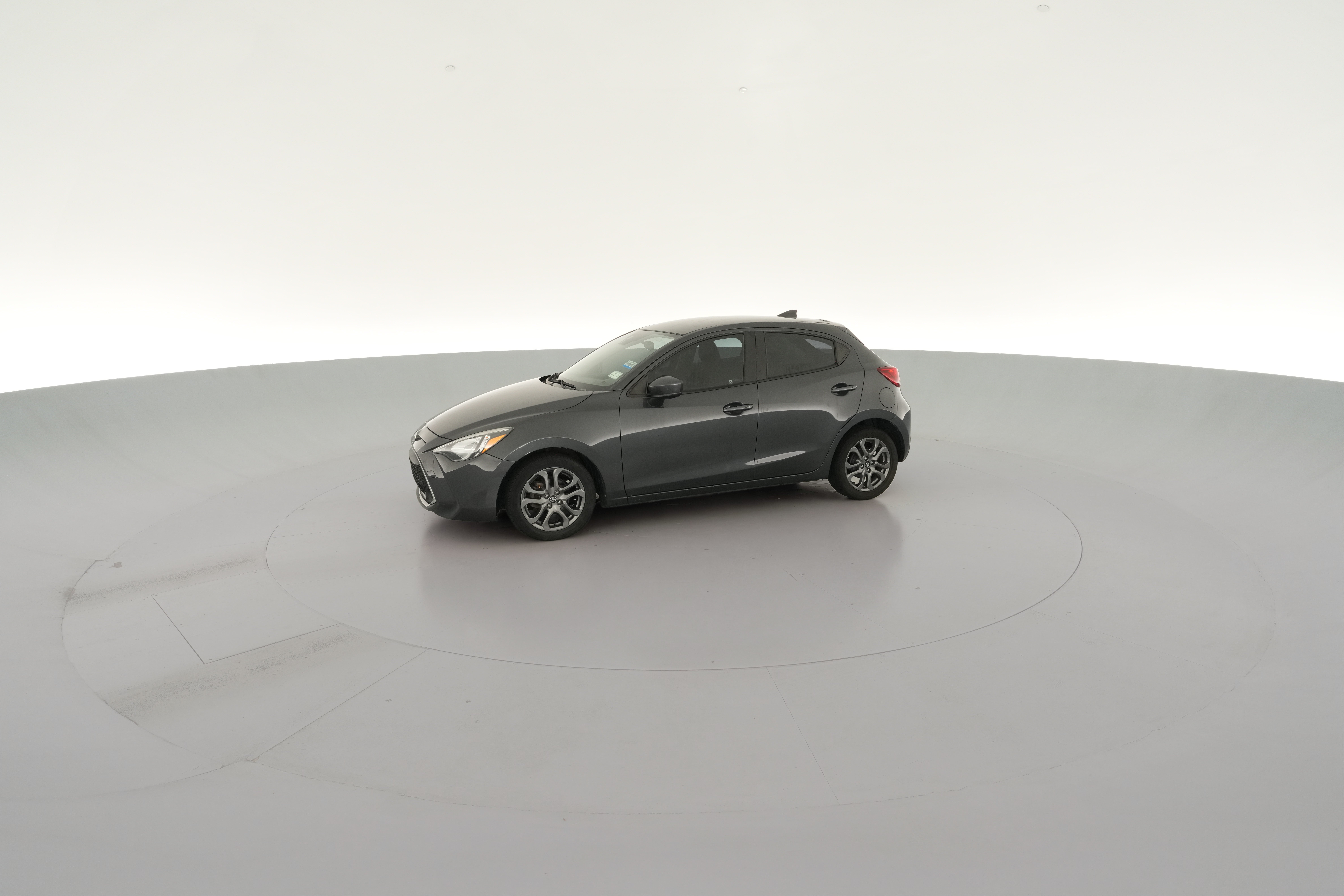 2020 Toyota Yaris LE - Photo 29