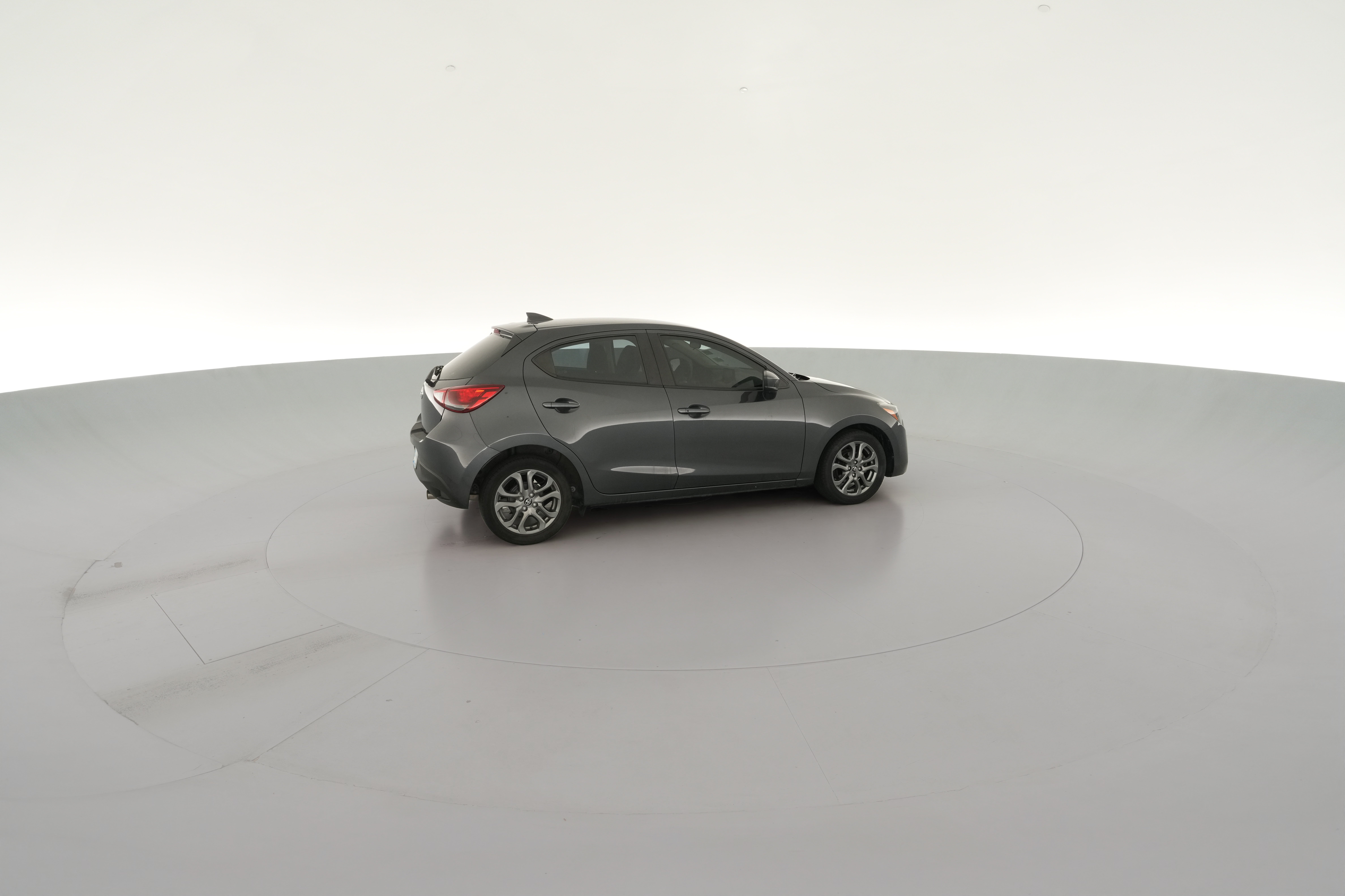 2020 Toyota Yaris LE - Photo 37
