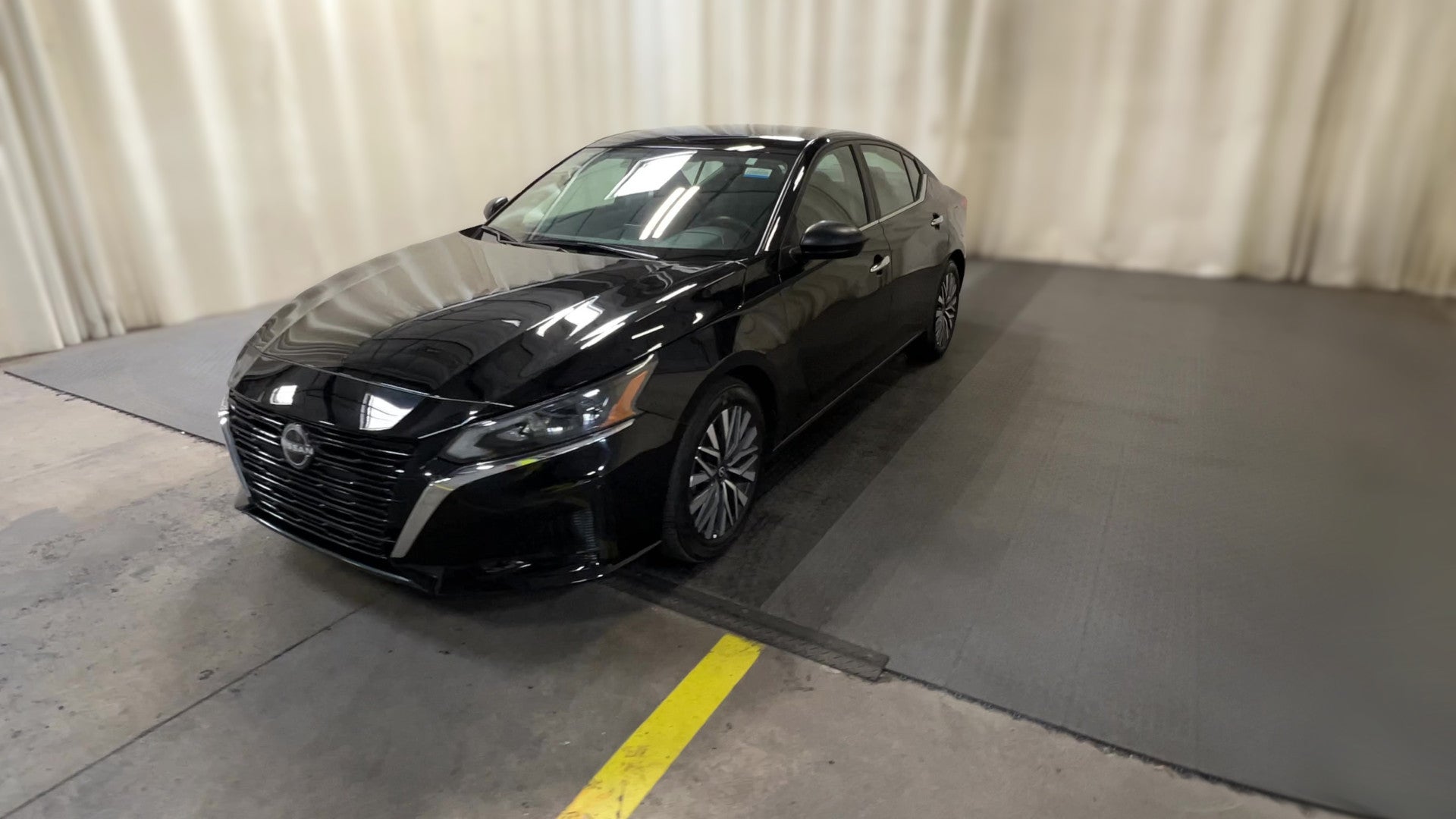 2025 Nissan Altima vehicle photo