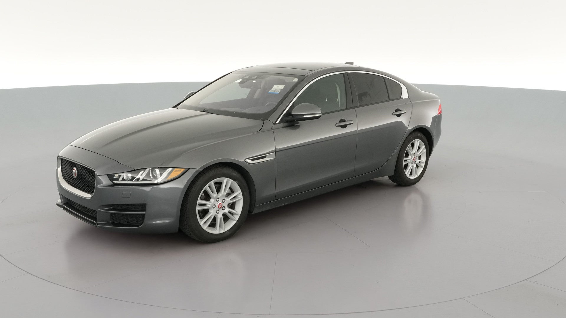 2018 Jaguar XE vehicle photo