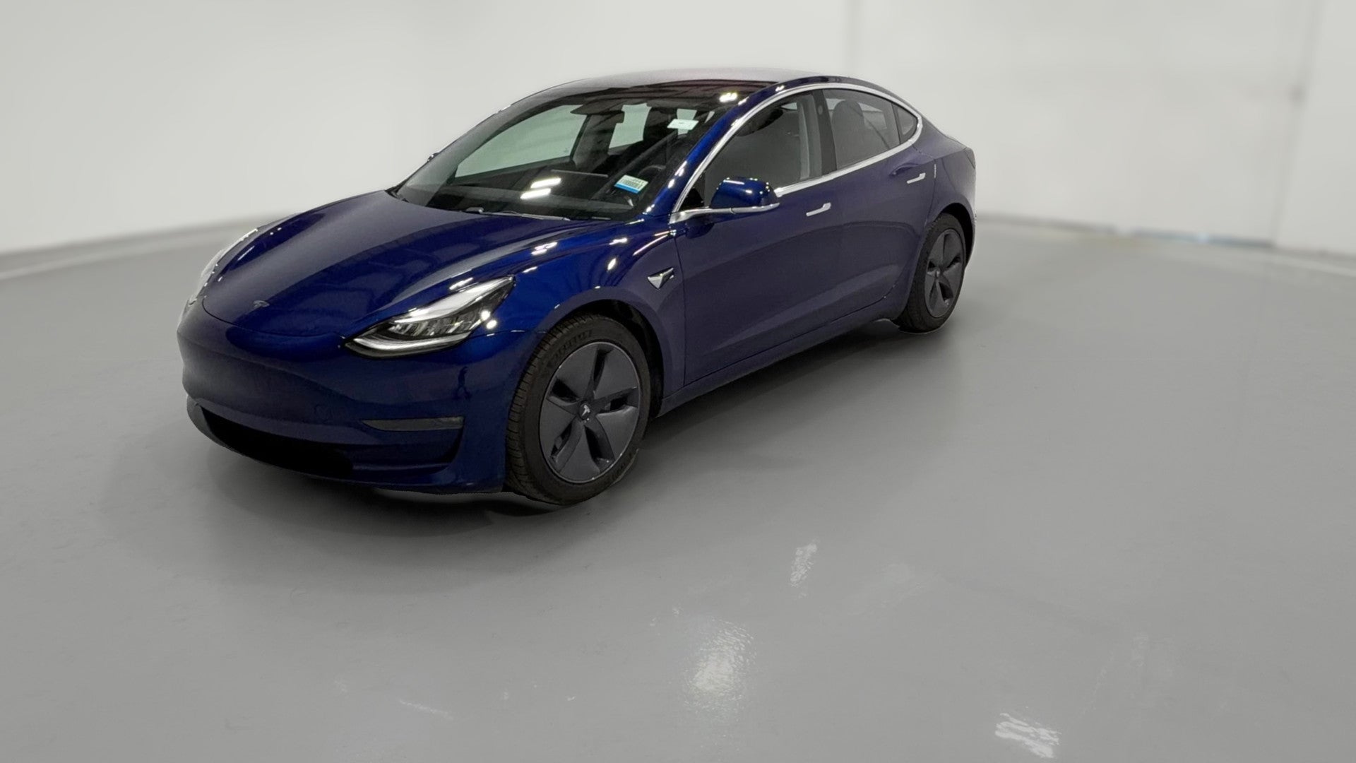 2018 Tesla Model 3 vehicle photo