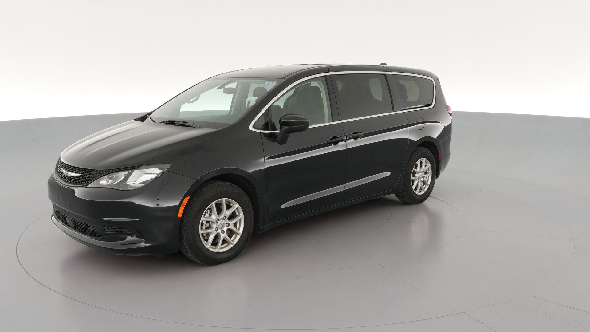 2022 Chrysler Voyager vehicle photo