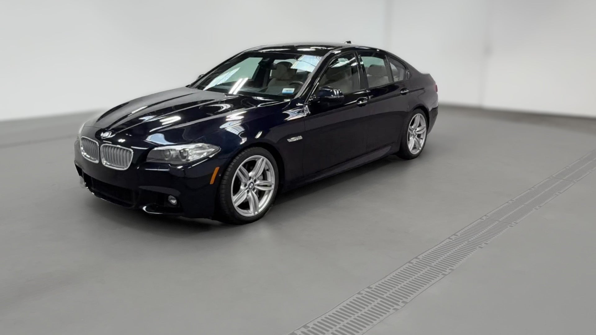 2016 BMW 5 Series vehicle photo