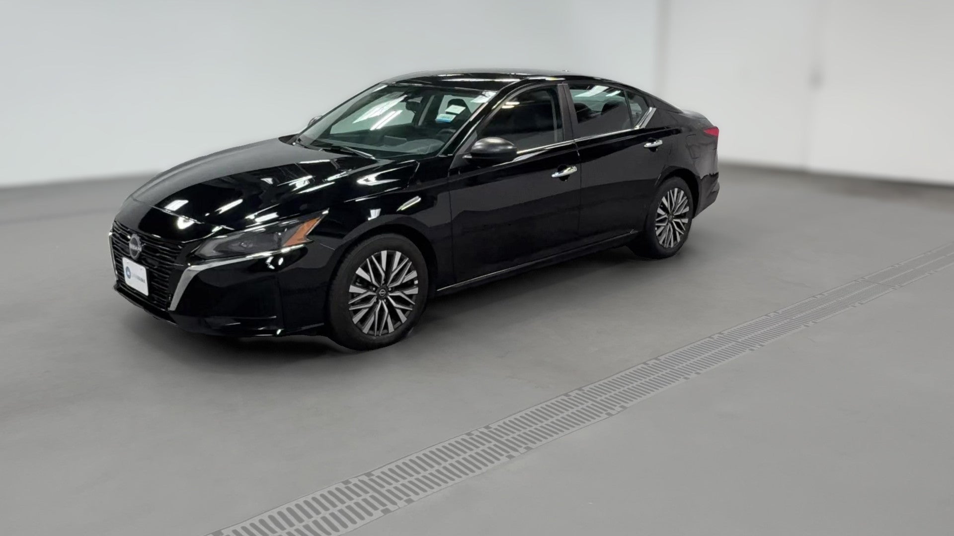 2025 Nissan Altima vehicle photo