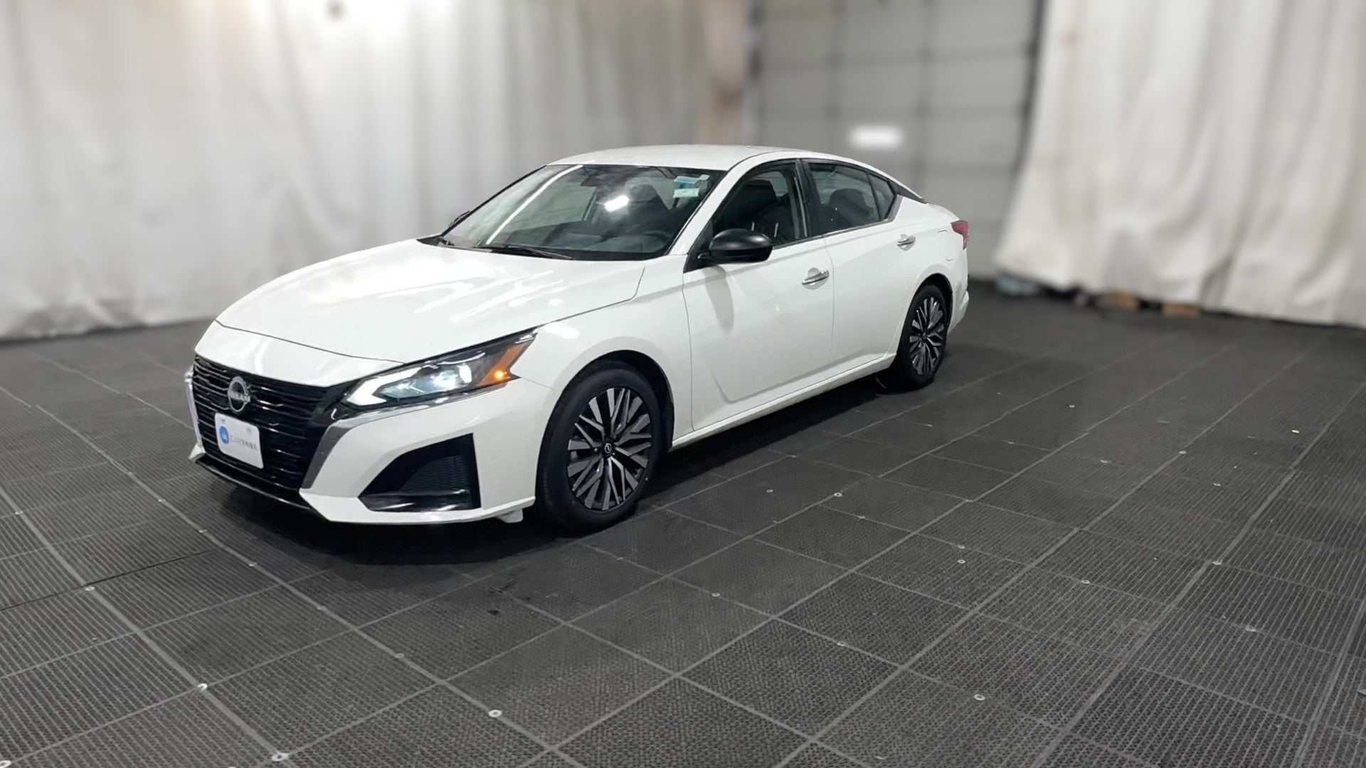 2025 Nissan Altima vehicle photo