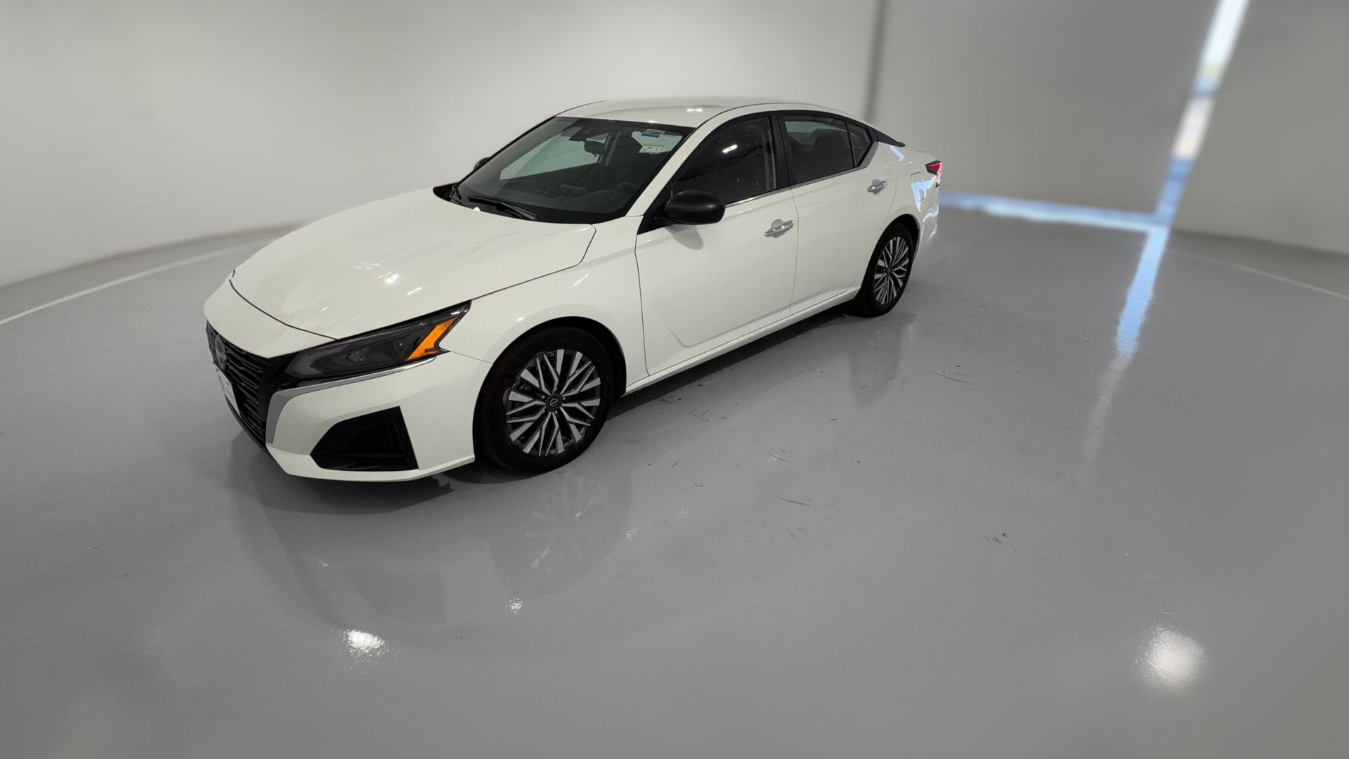 2025 Nissan Altima vehicle photo