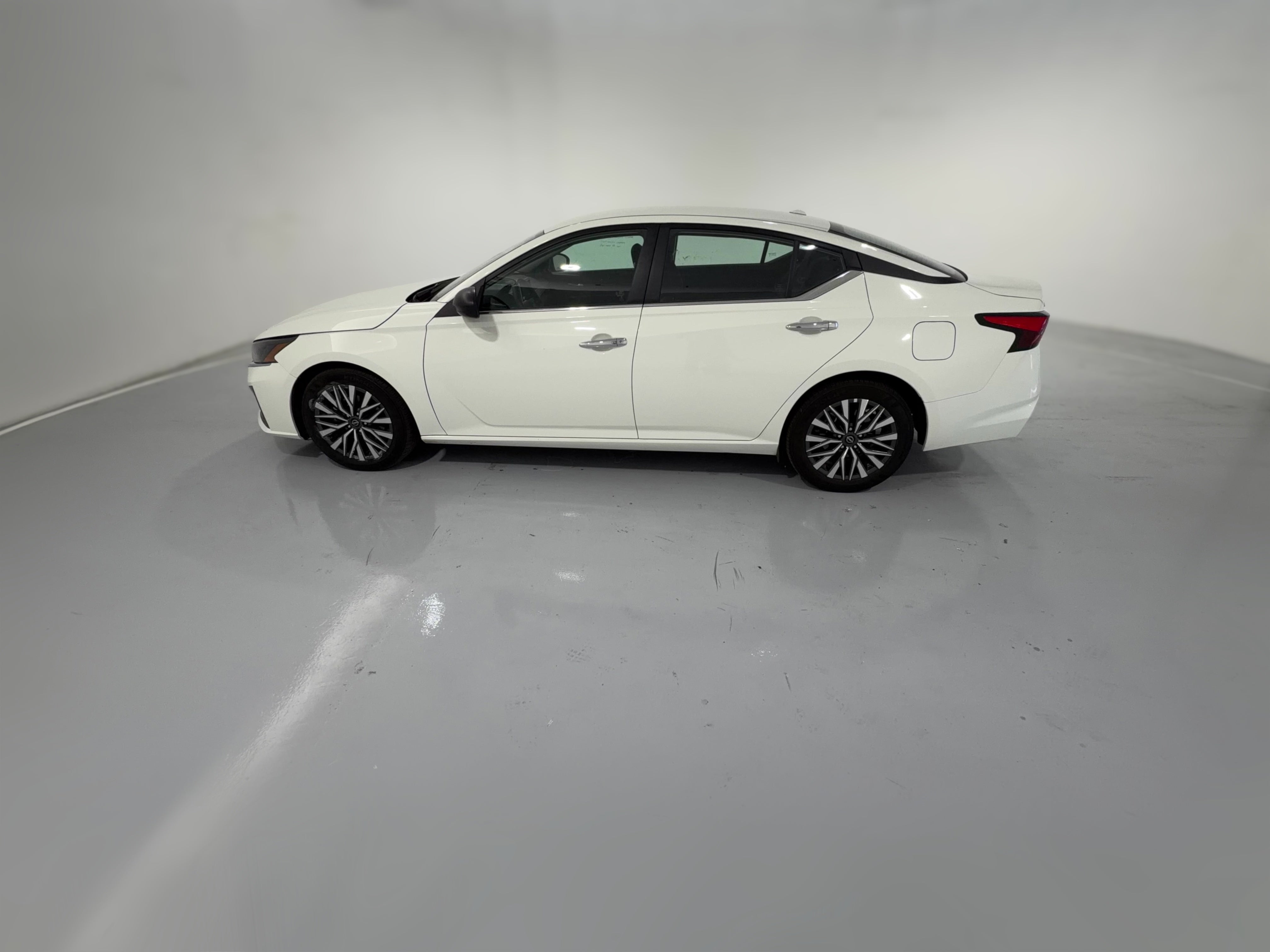 2025 Nissan Altima SV - Photo 21
