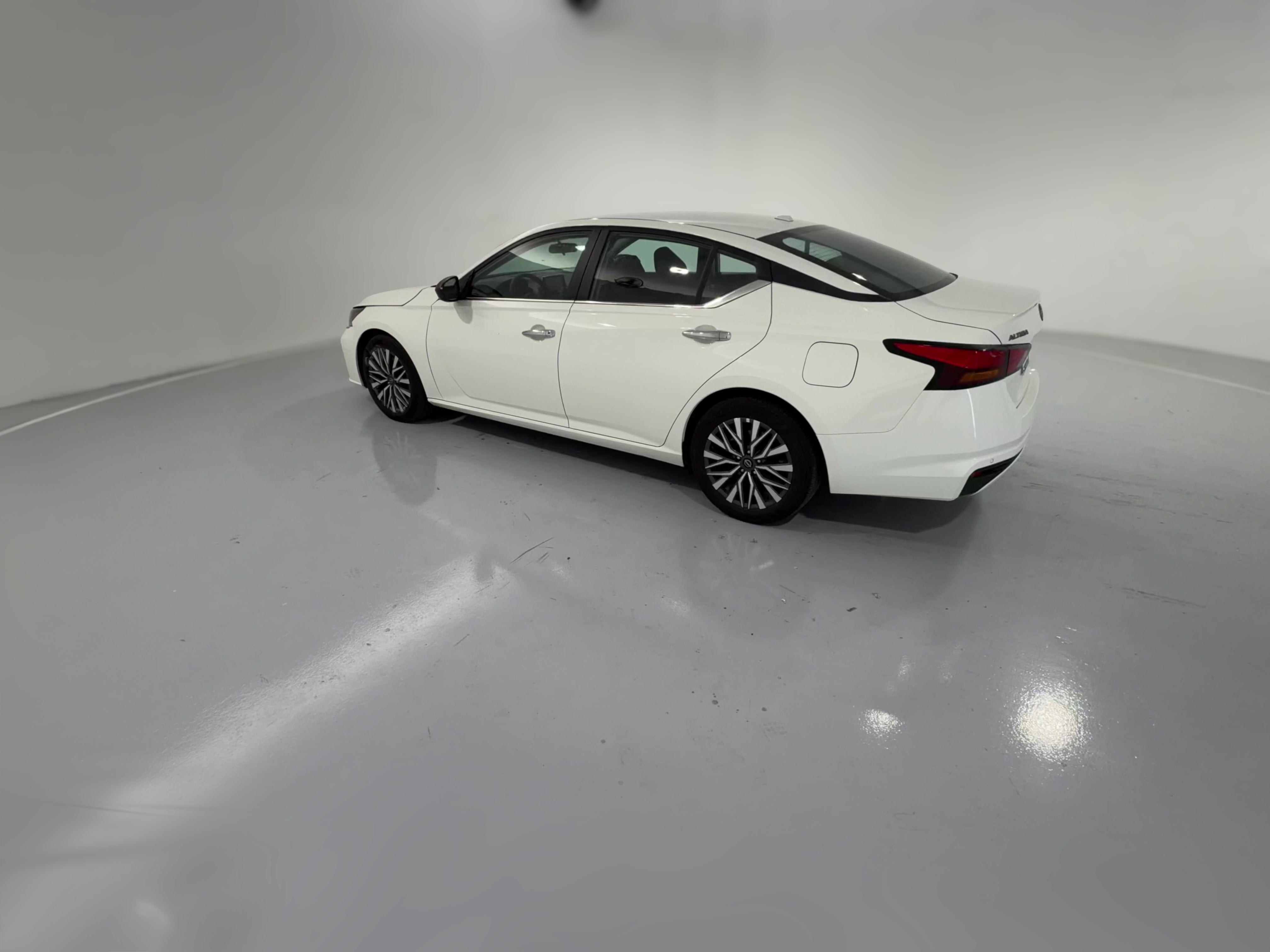 2025 Nissan Altima SV - Photo 22