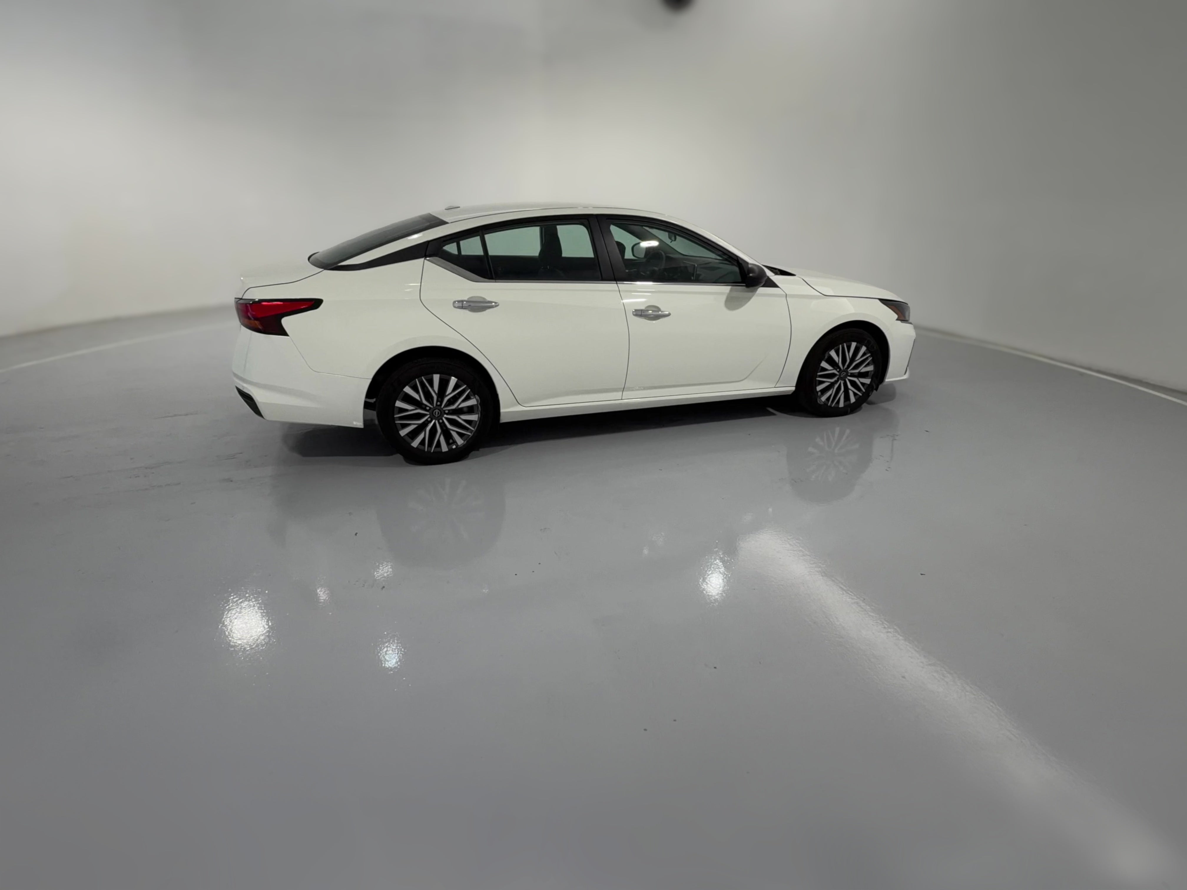 2025 Nissan Altima SV - Photo 28