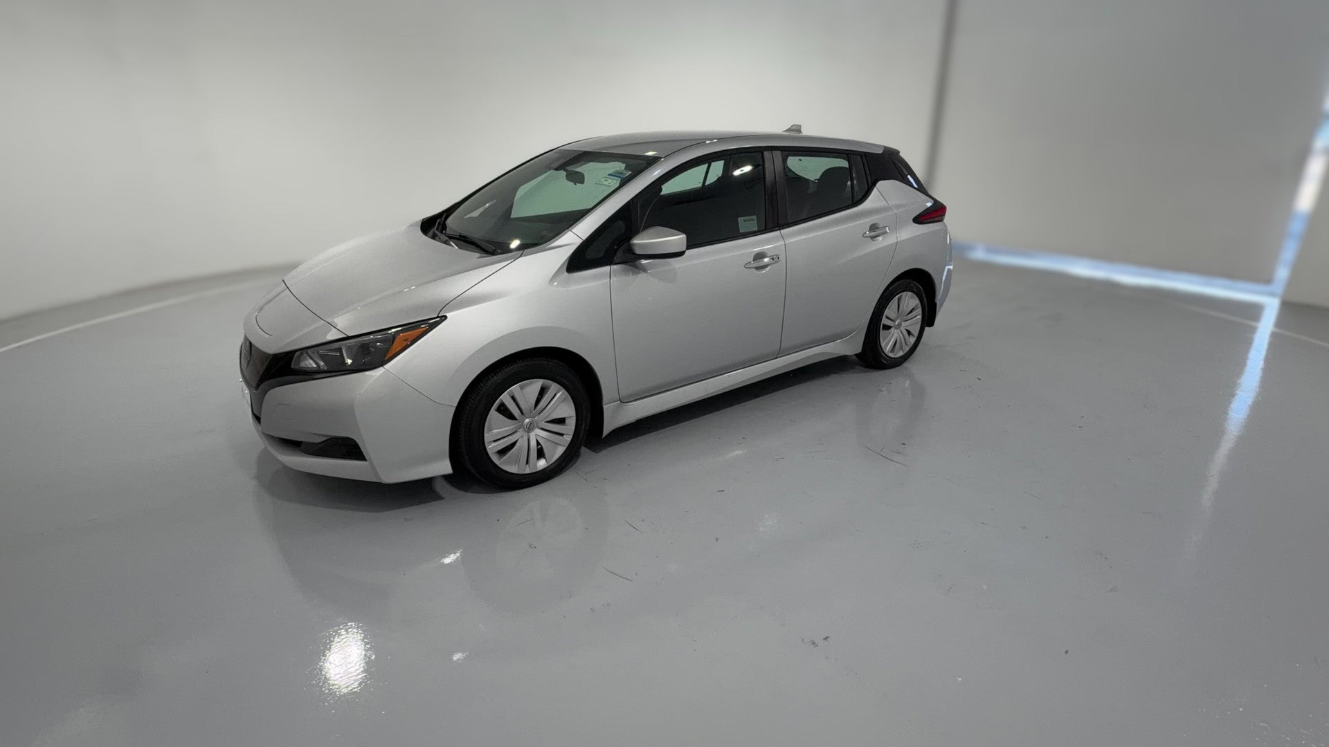 2023 Nissan LEAF vehicle photo