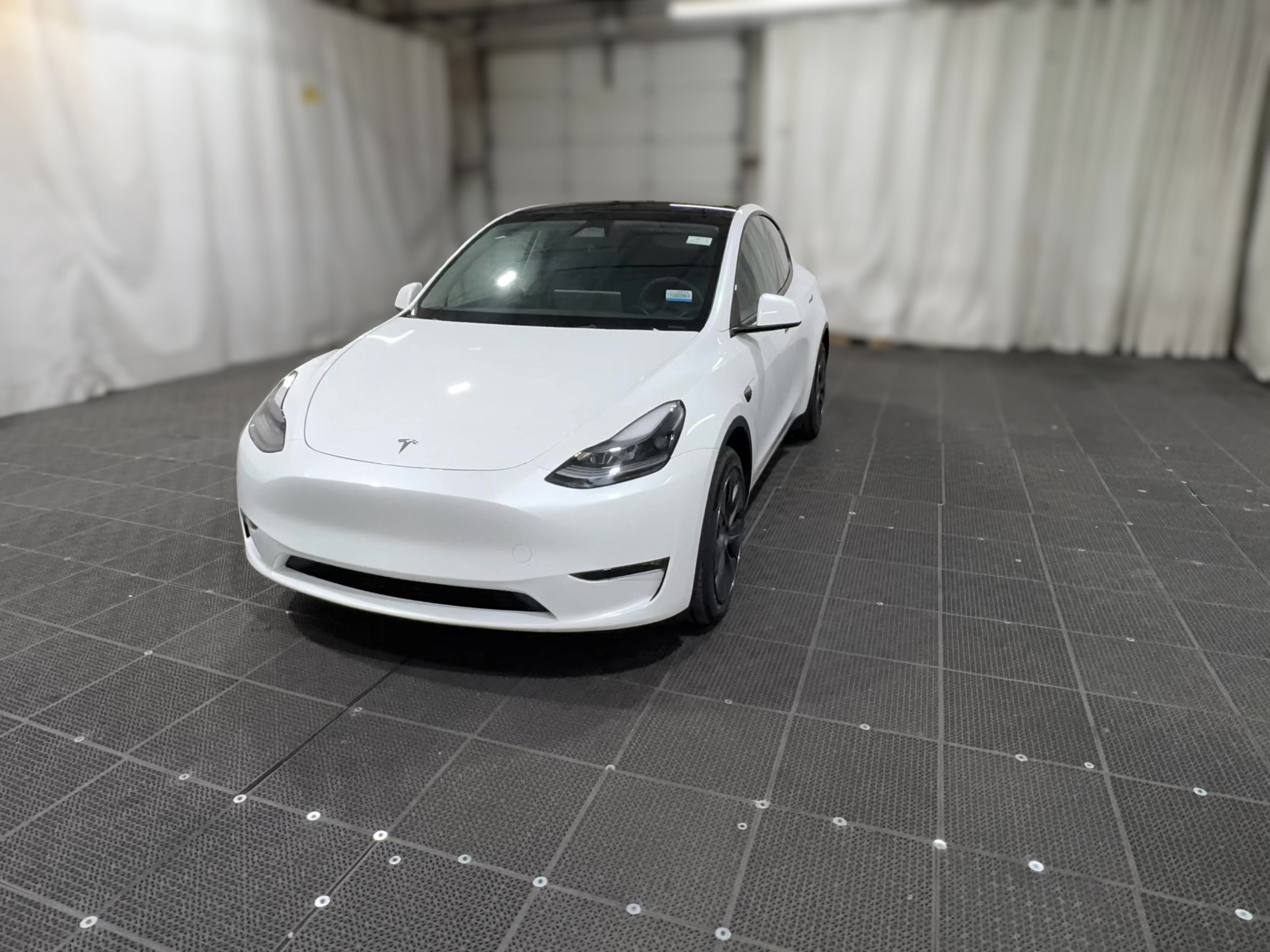 2024 Tesla Model Y Long Range - Photo 26
