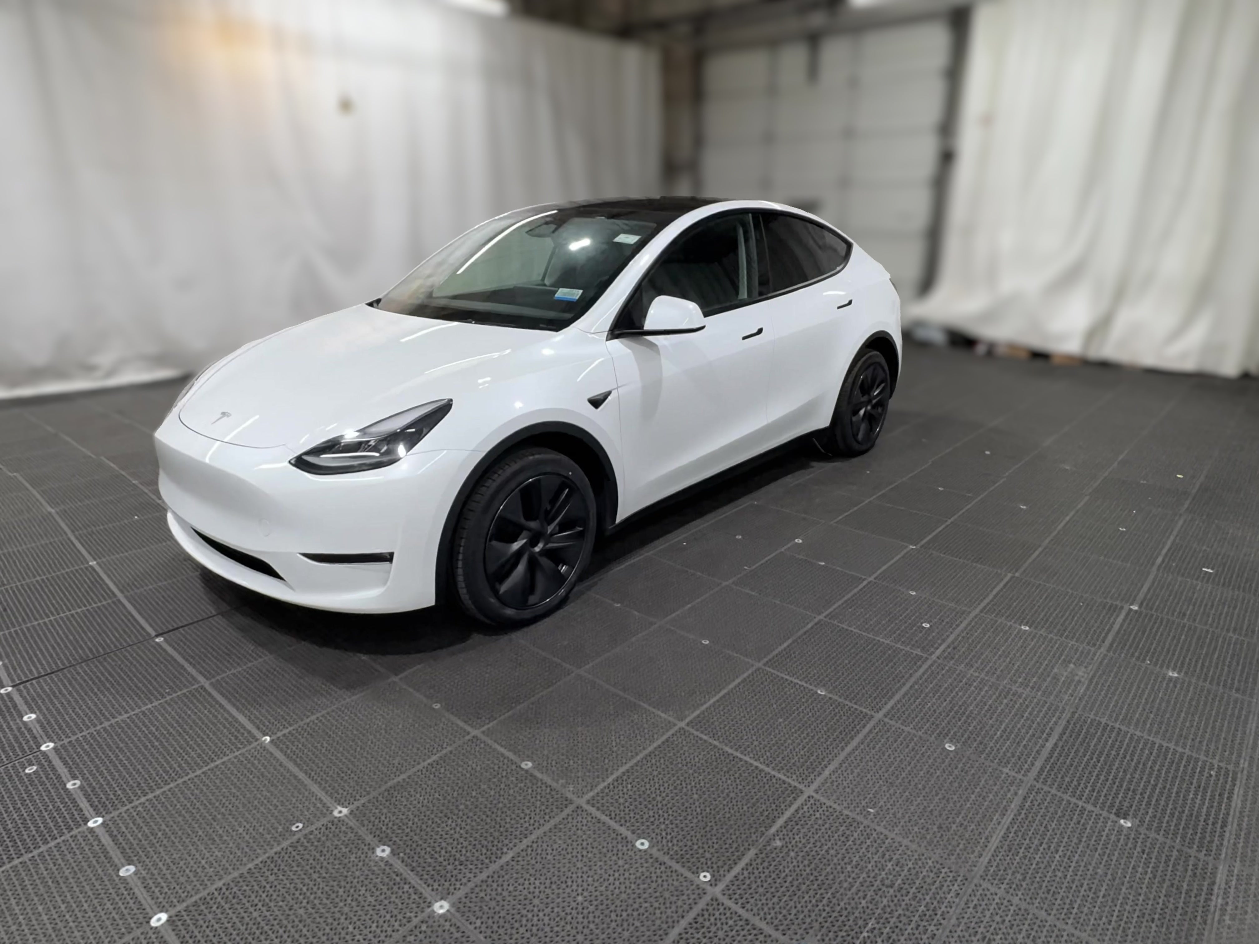 2024 Tesla Model Y Long Range - Photo 27