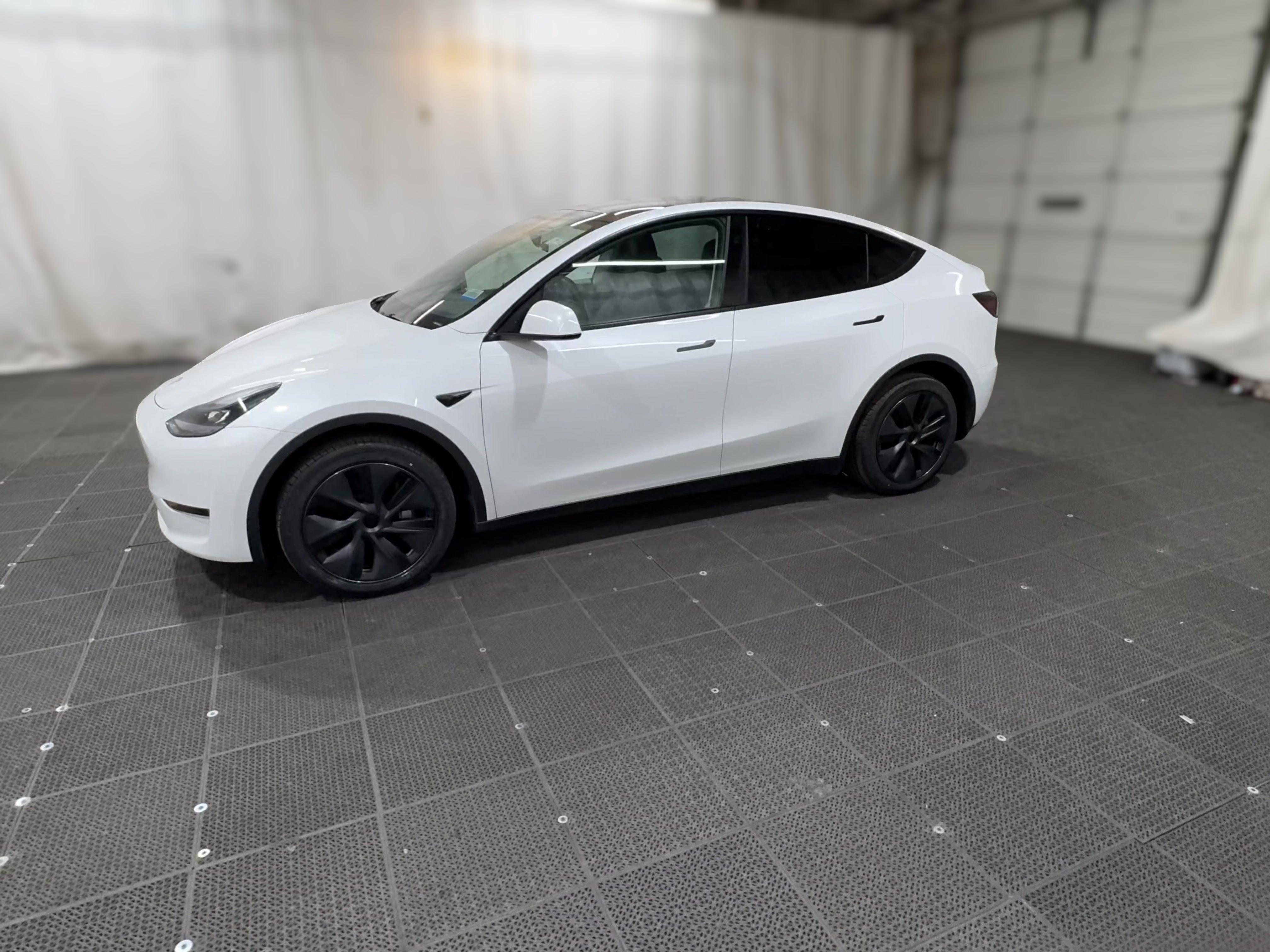 2024 Tesla Model Y Long Range - Photo 28