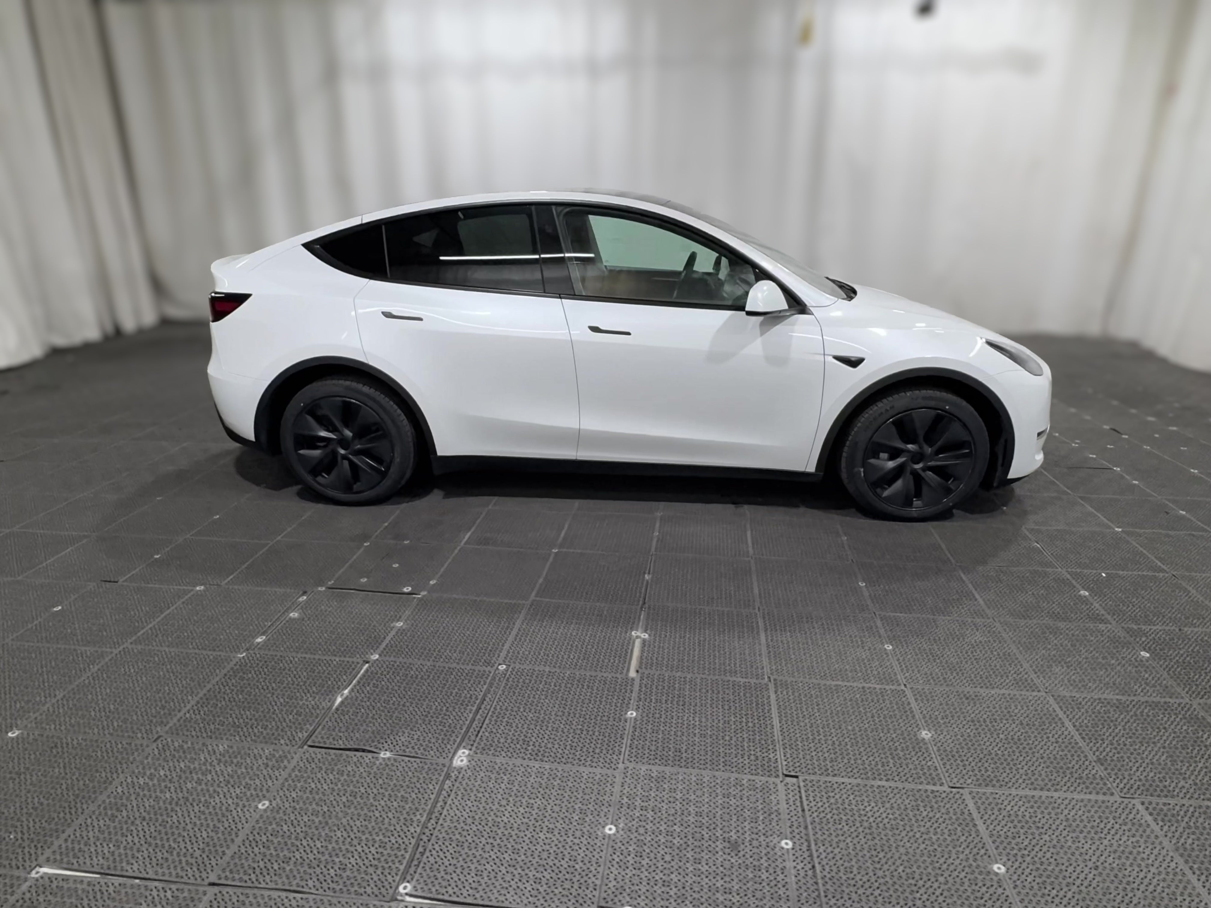 2024 Tesla Model Y Long Range - Photo 37