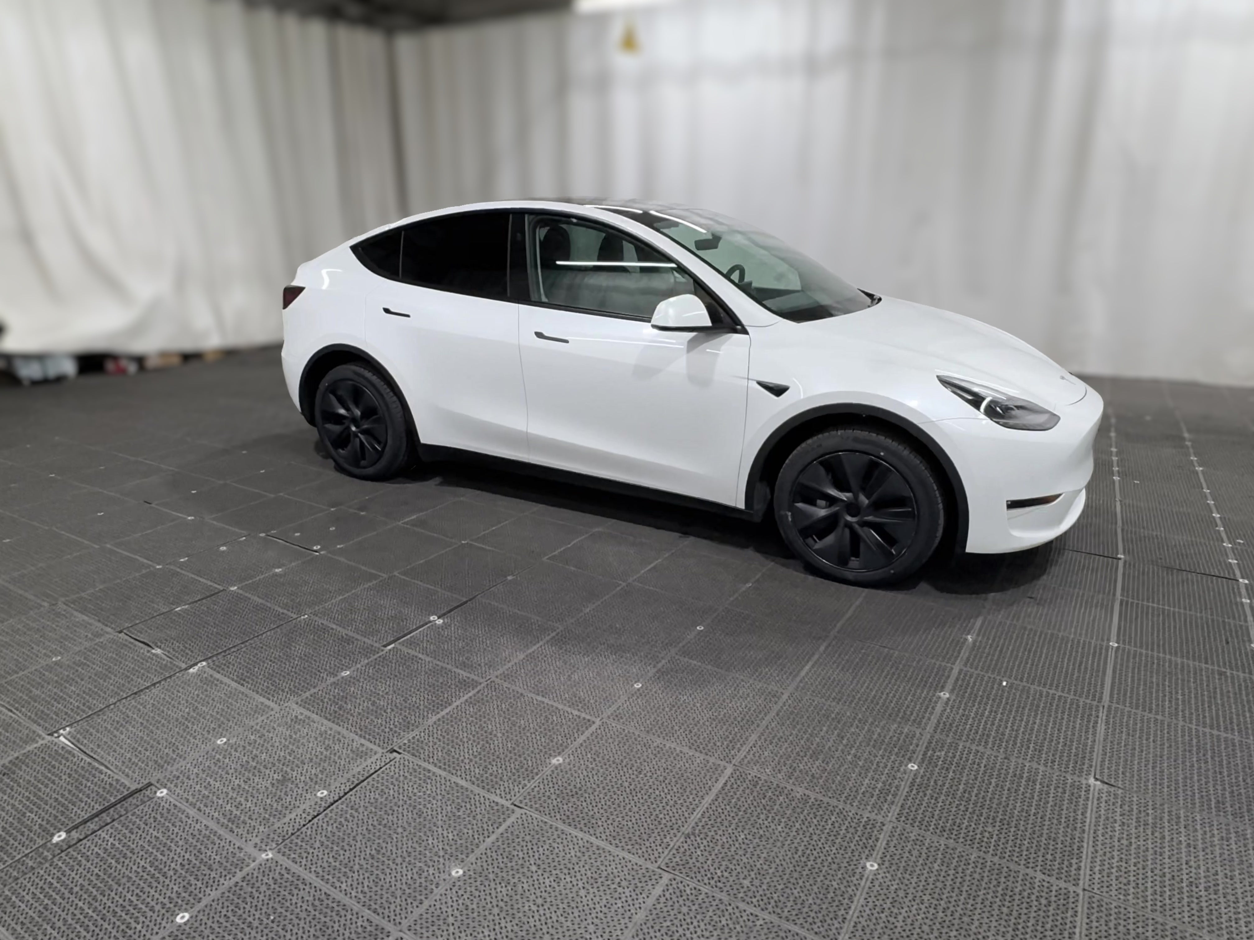 2024 Tesla Model Y Long Range - Photo 38