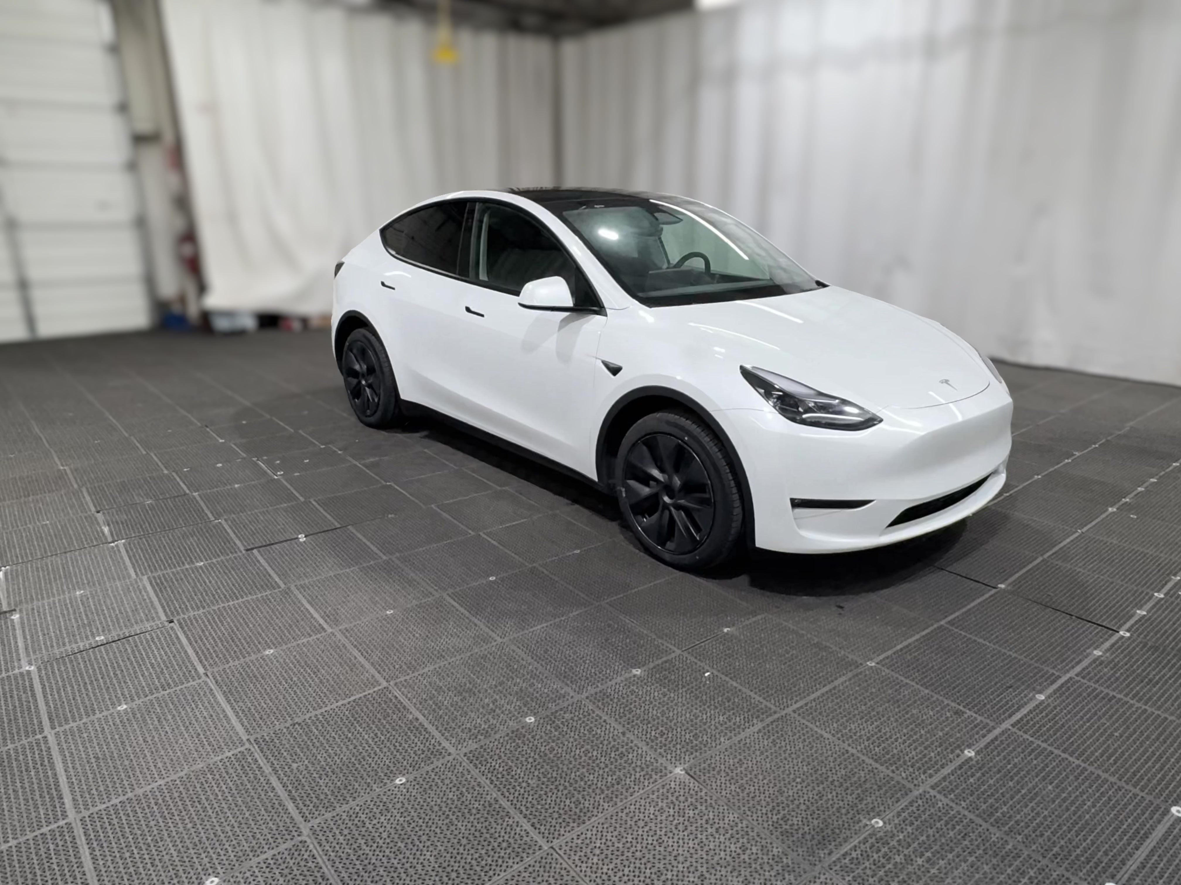 2024 Tesla Model Y Long Range - Photo 39