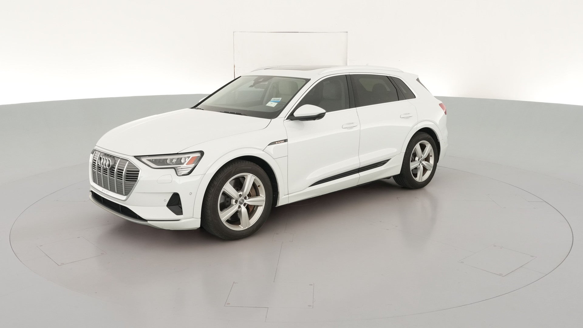 2019 Audi e-tron vehicle photo