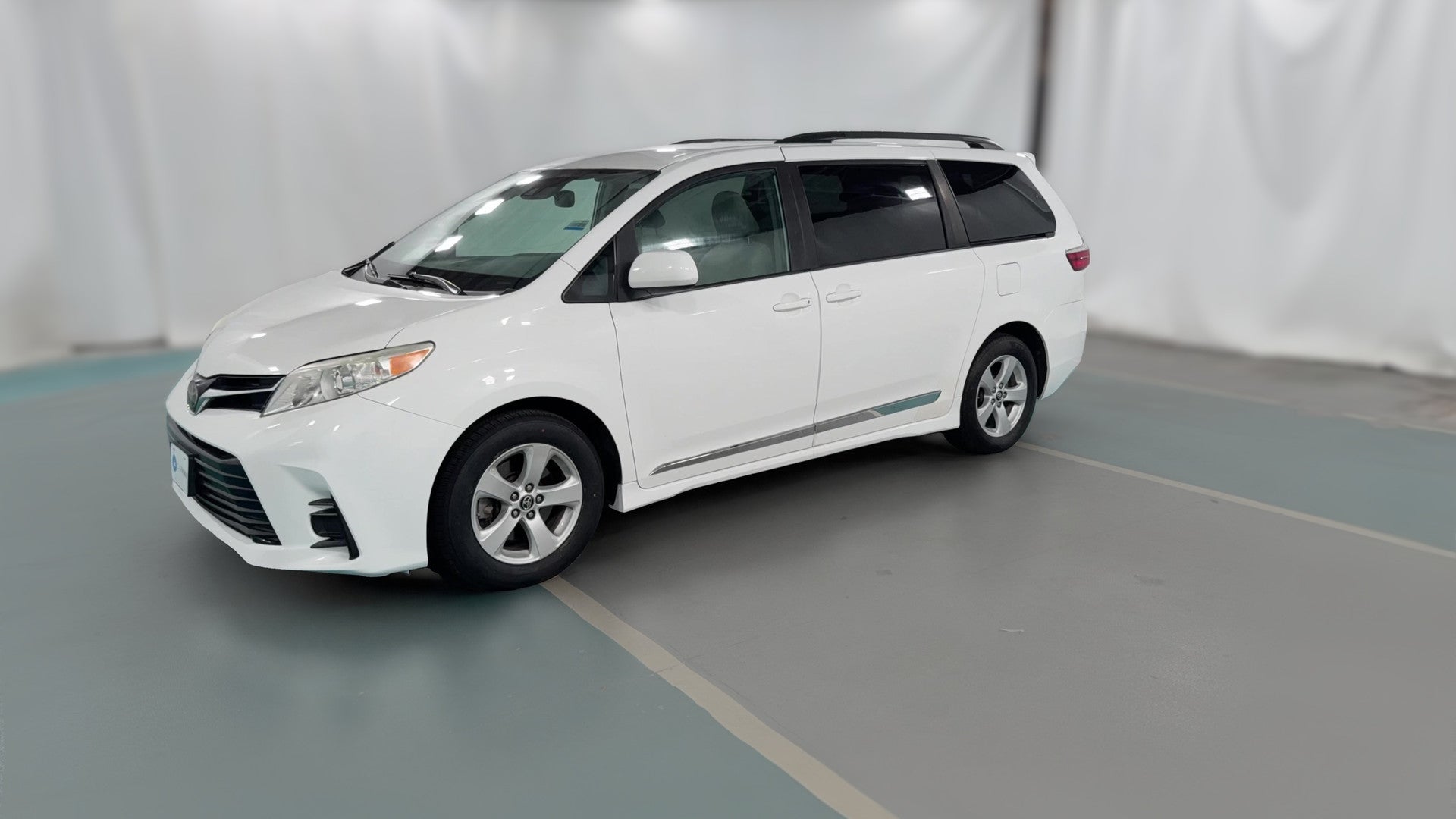 2019 Toyota Sienna vehicle photo