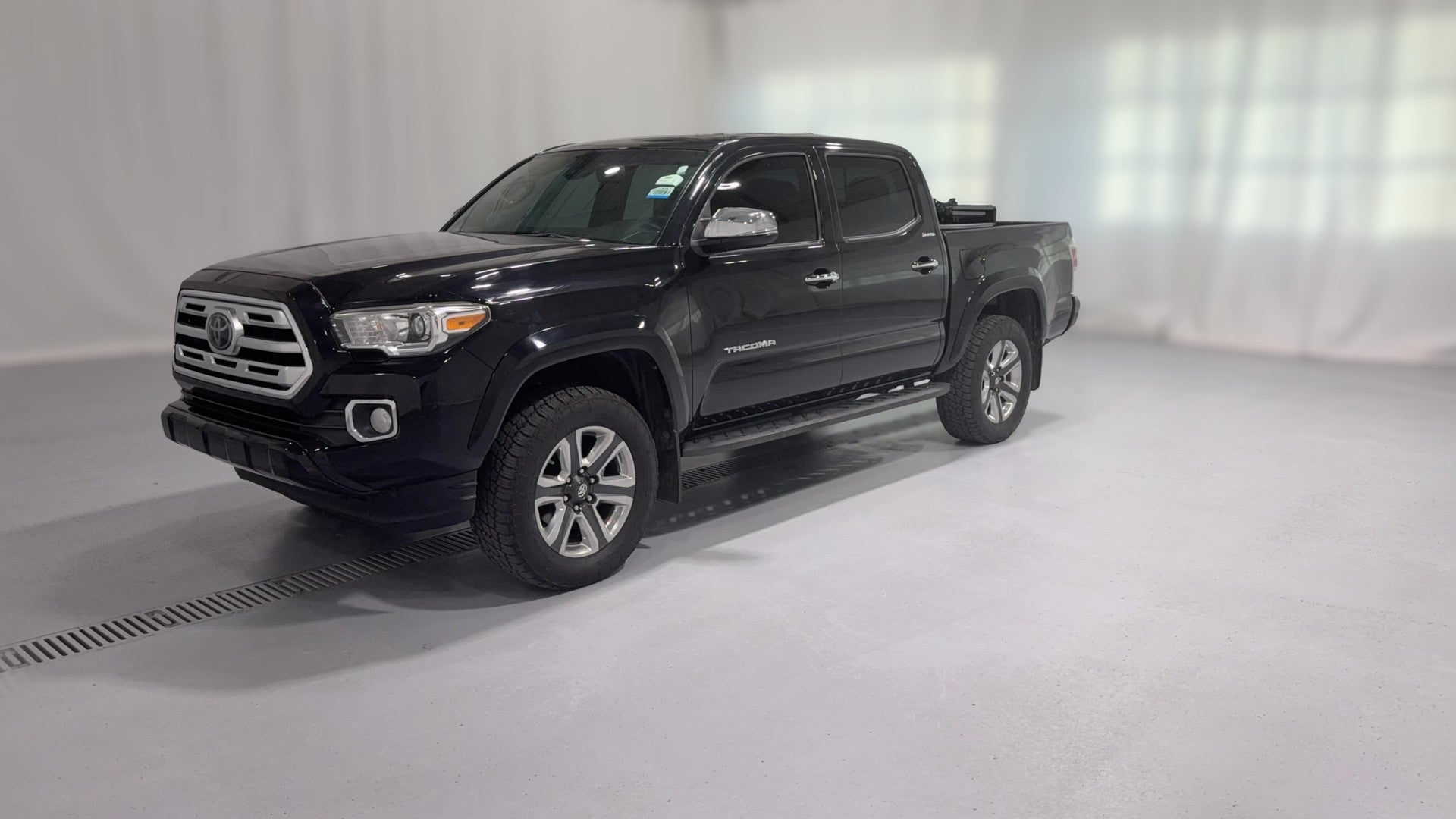 2018 Toyota Tacoma Double Cab vehicle photo