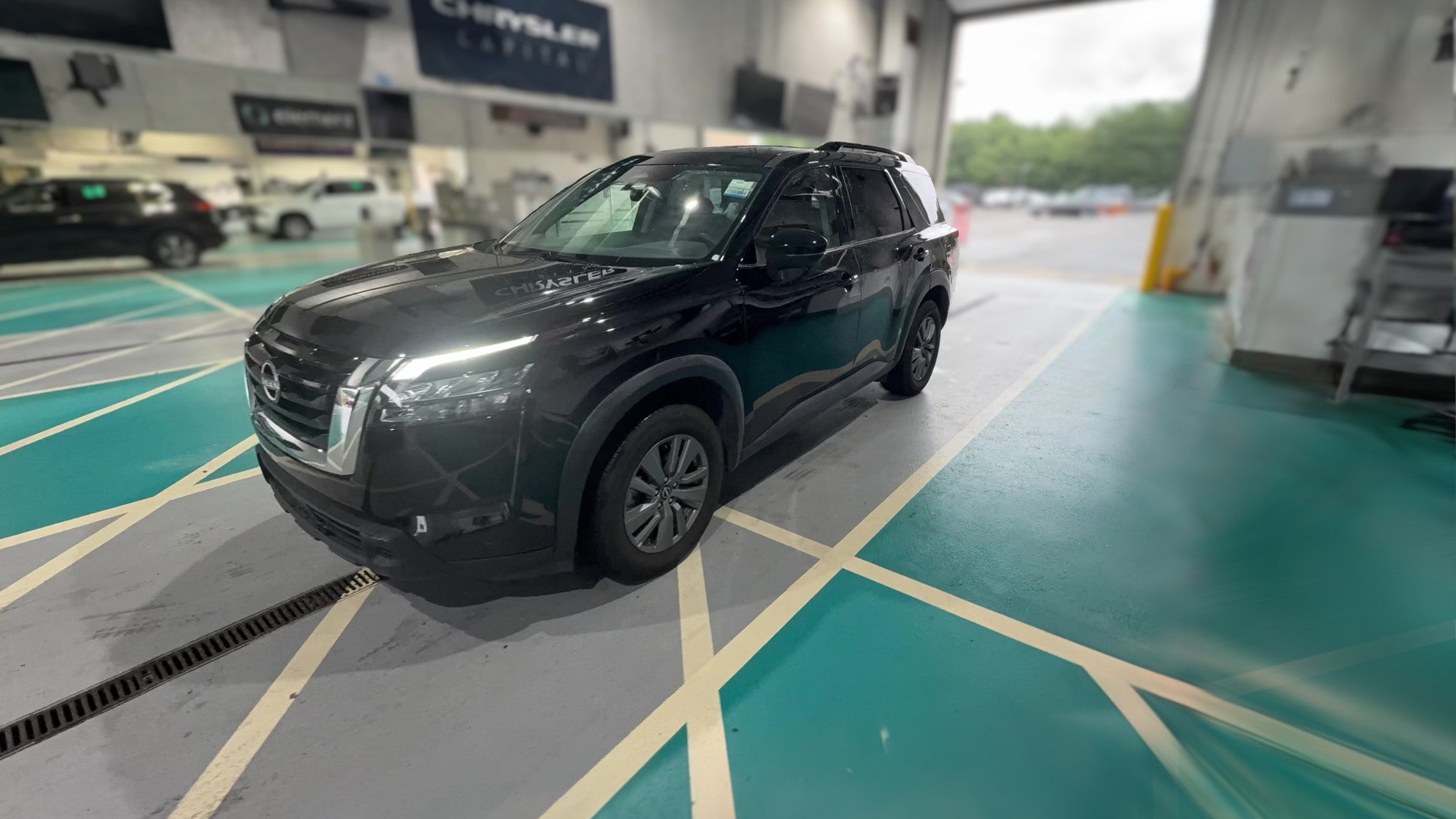 2025 Nissan Pathfinder vehicle photo