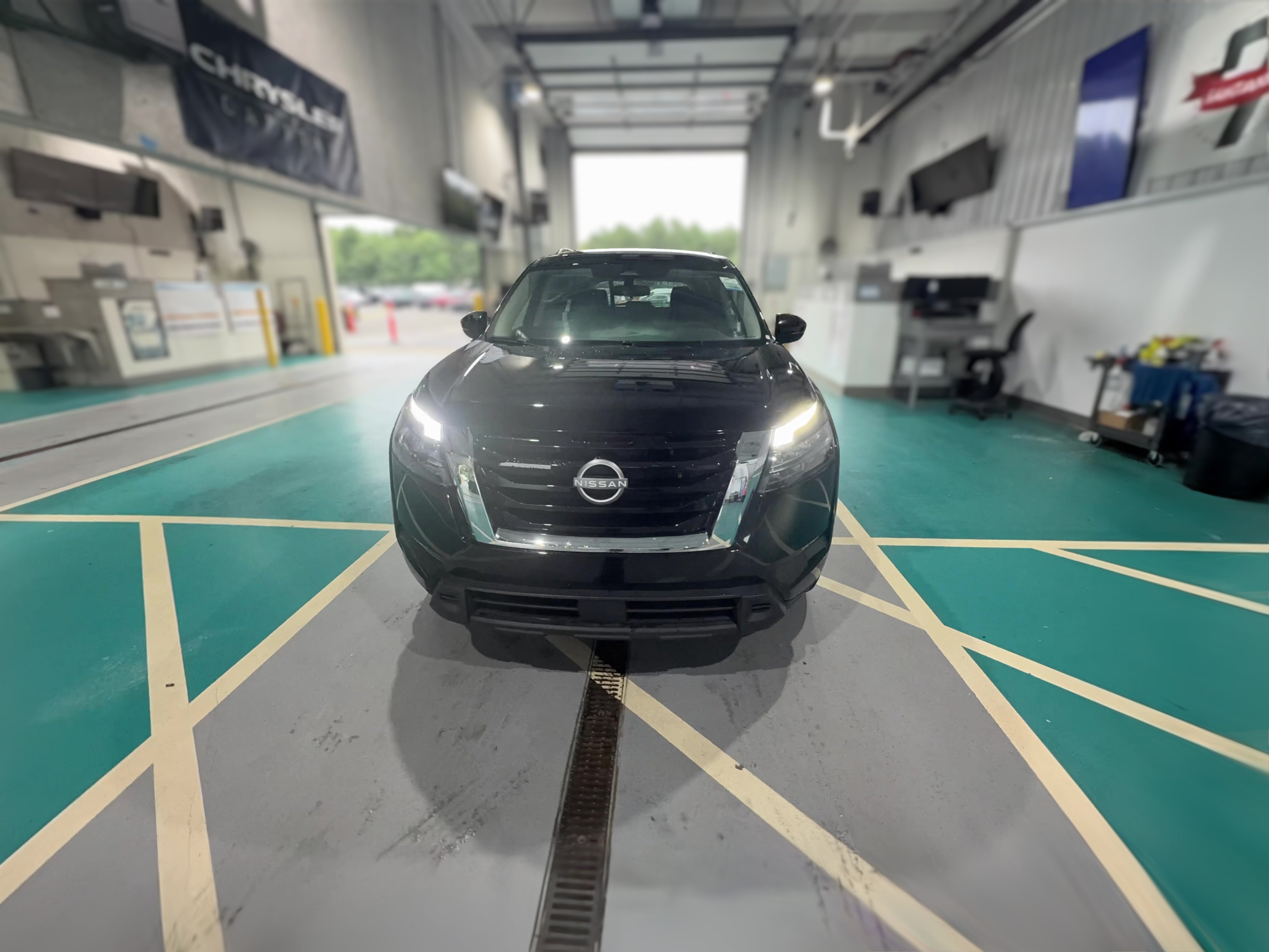 2025 Nissan Pathfinder SV - Photo 29