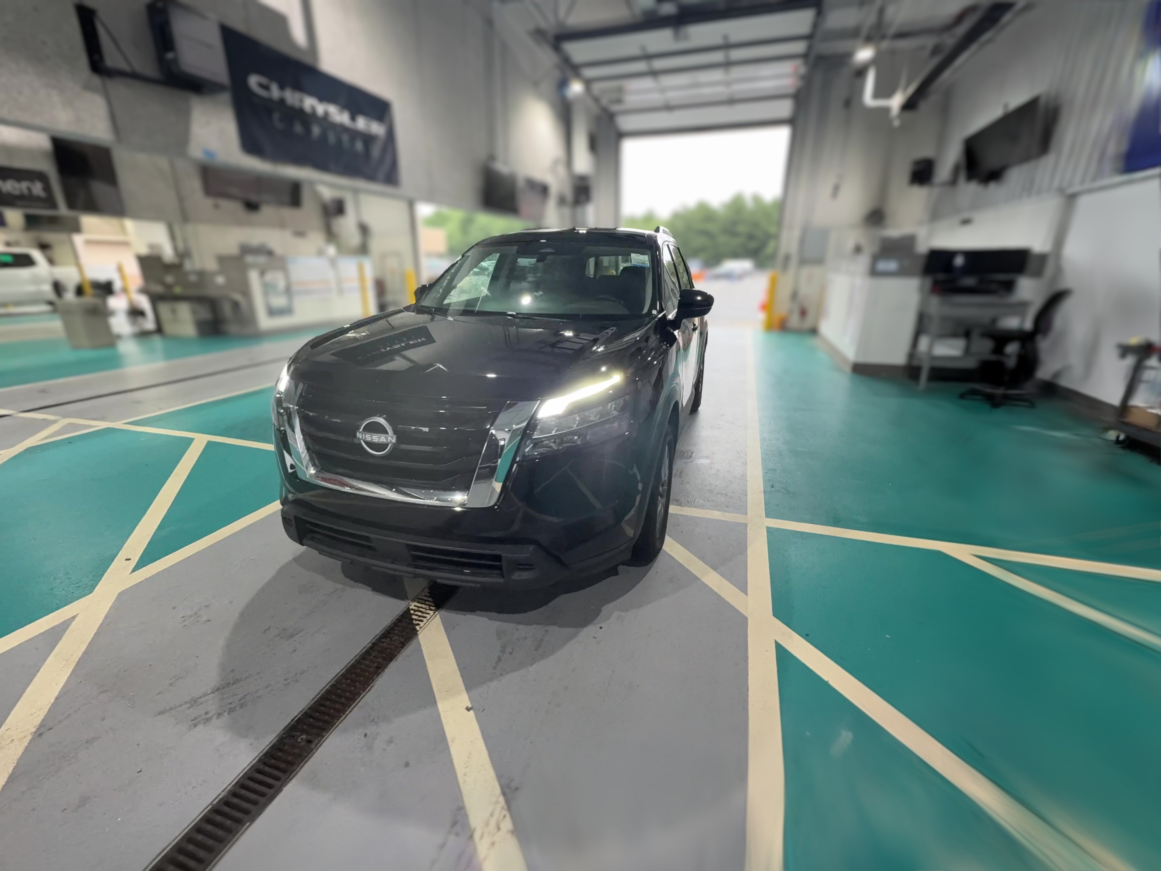 2025 Nissan Pathfinder SV - Photo 30