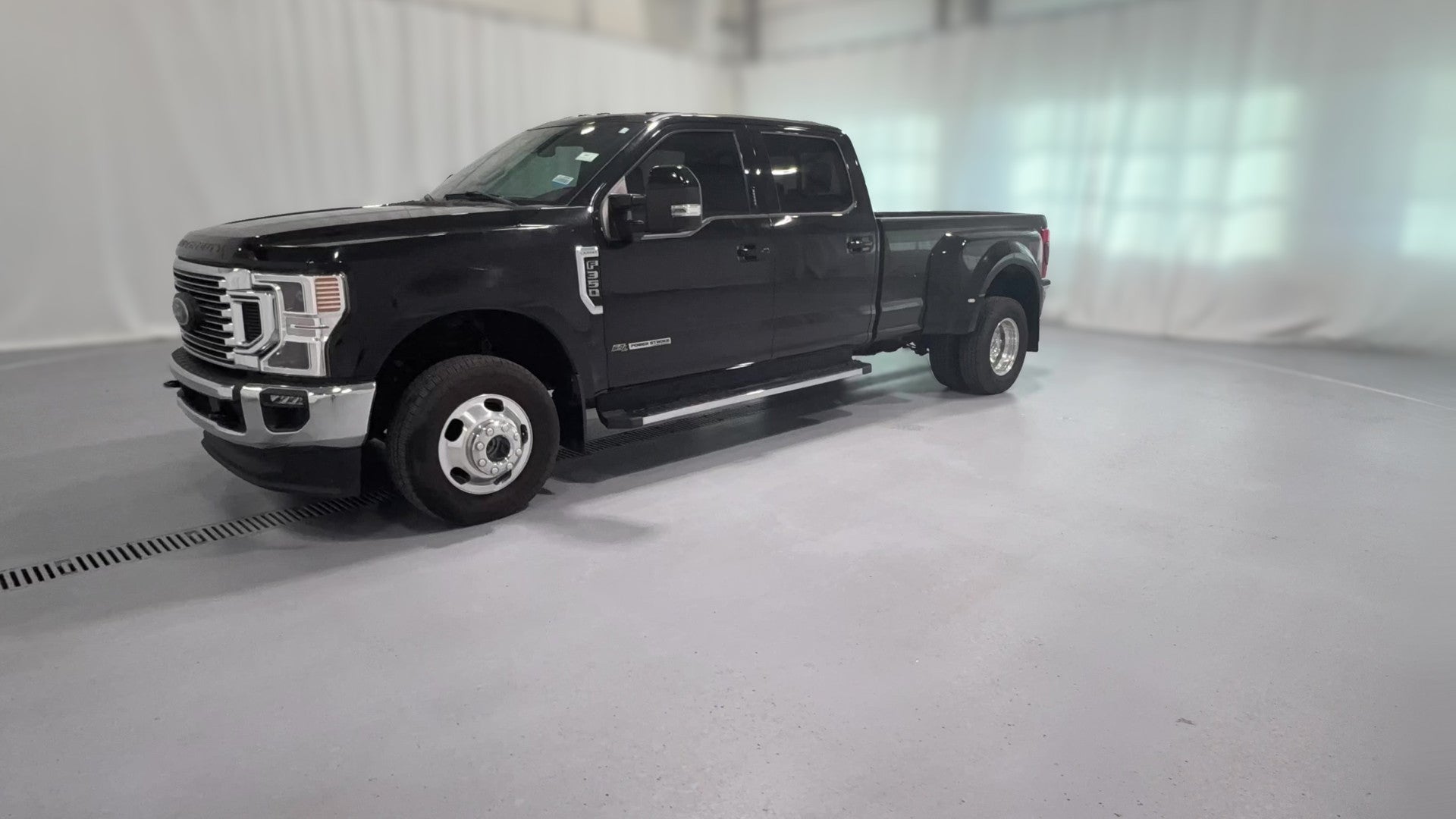 2021 Ford F350 Super Duty Crew Cab vehicle photo