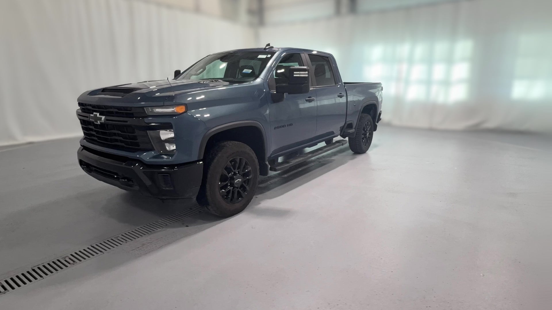 2025 Chevrolet Silverado 2500 HD Crew Cab vehicle photo