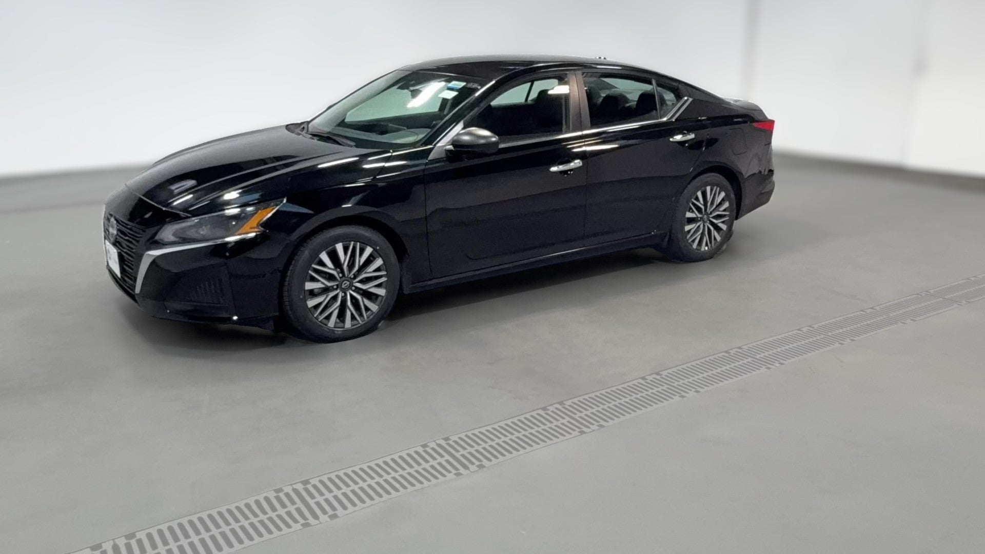 2025 Nissan Altima vehicle photo