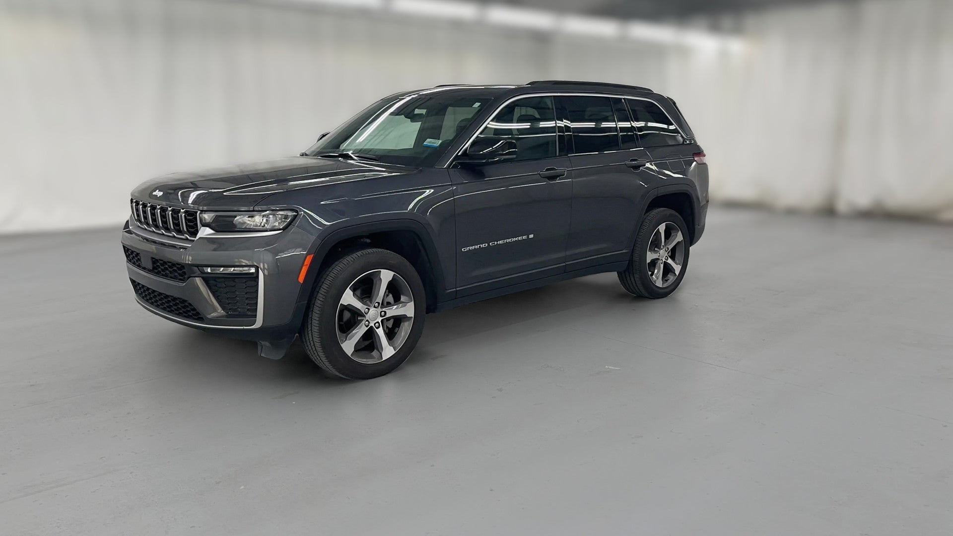 2026 Jeep Grand Cherokee vehicle photo