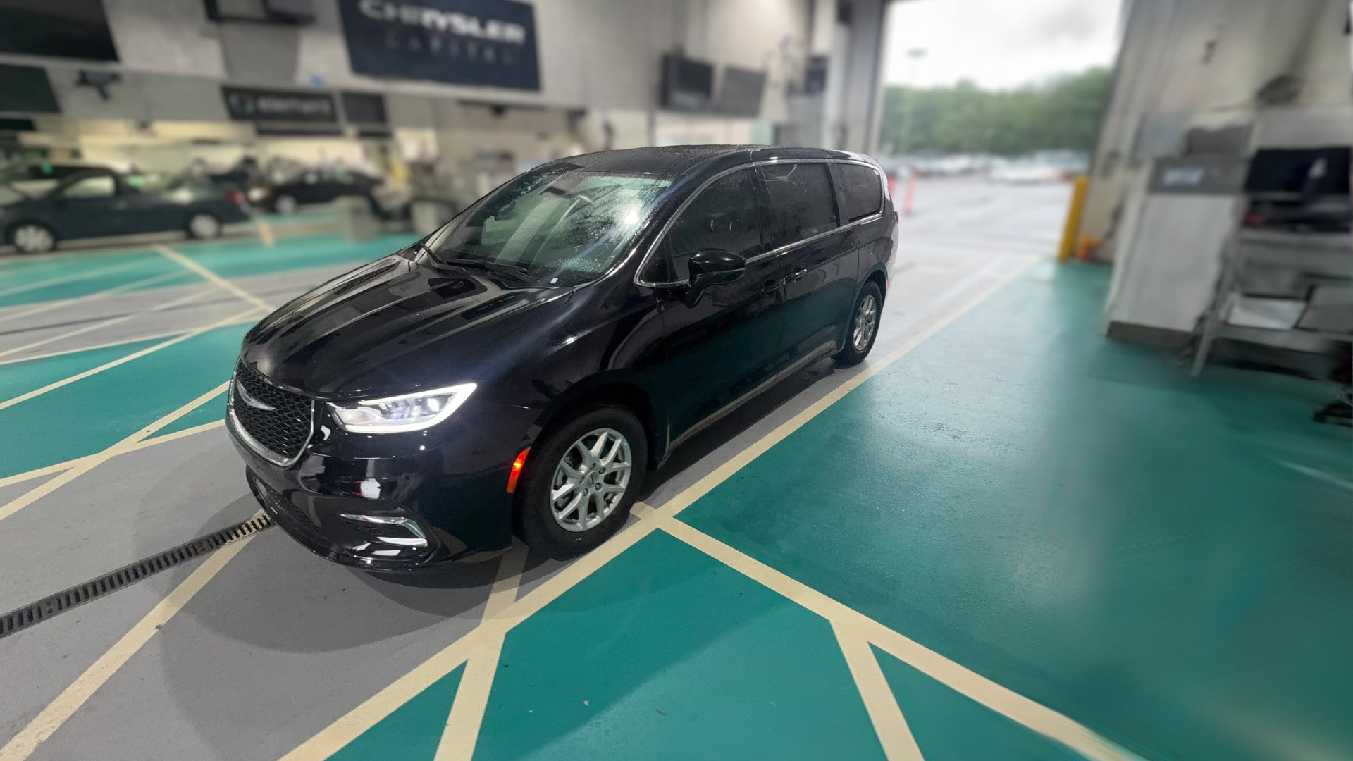 2025 Chrysler Pacifica vehicle photo