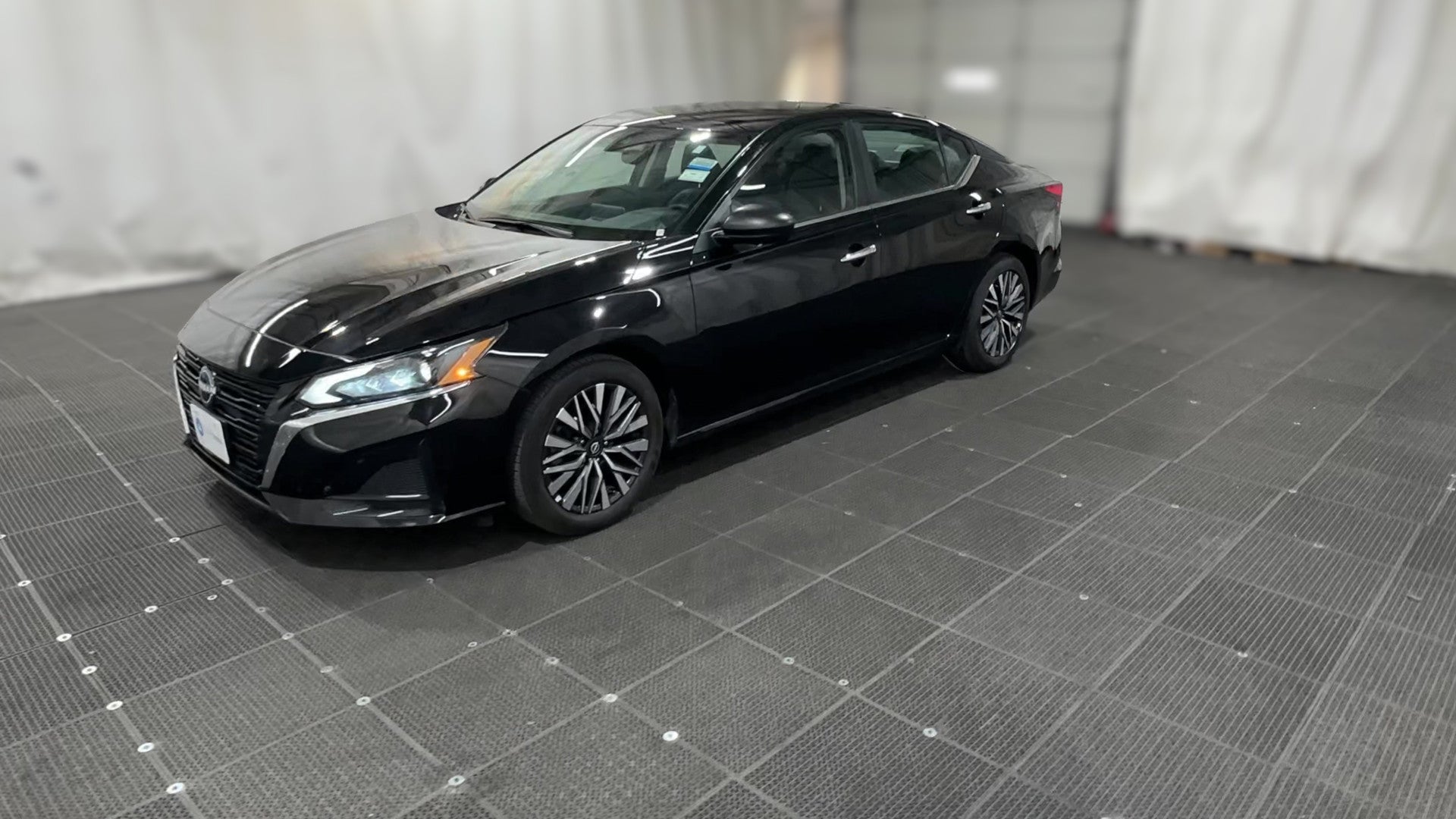2025 Nissan Altima vehicle photo