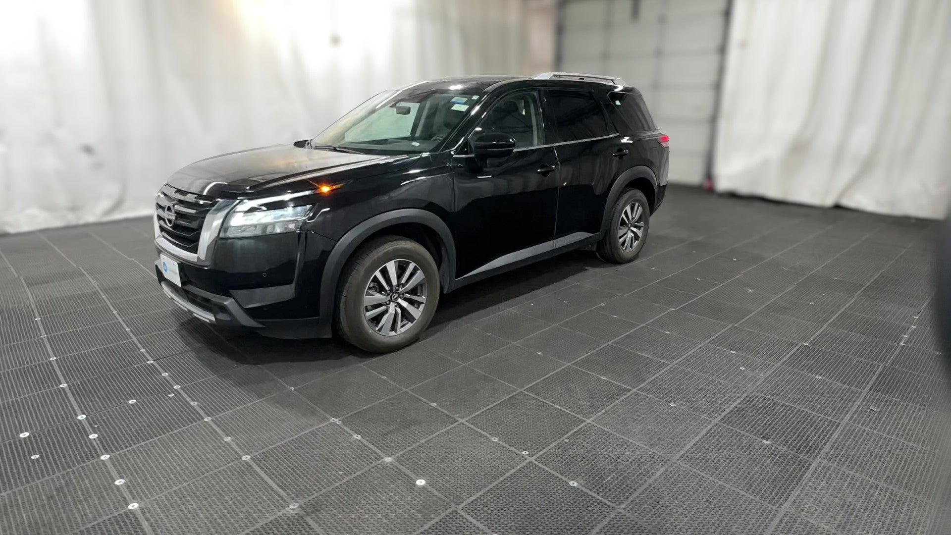 2025 Nissan Pathfinder vehicle photo