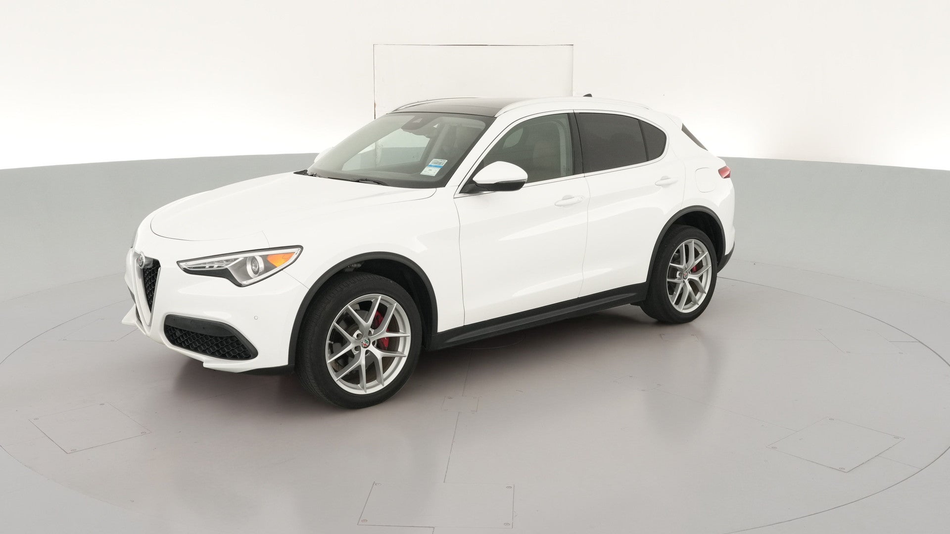 2019 Alfa Romeo Stelvio vehicle photo