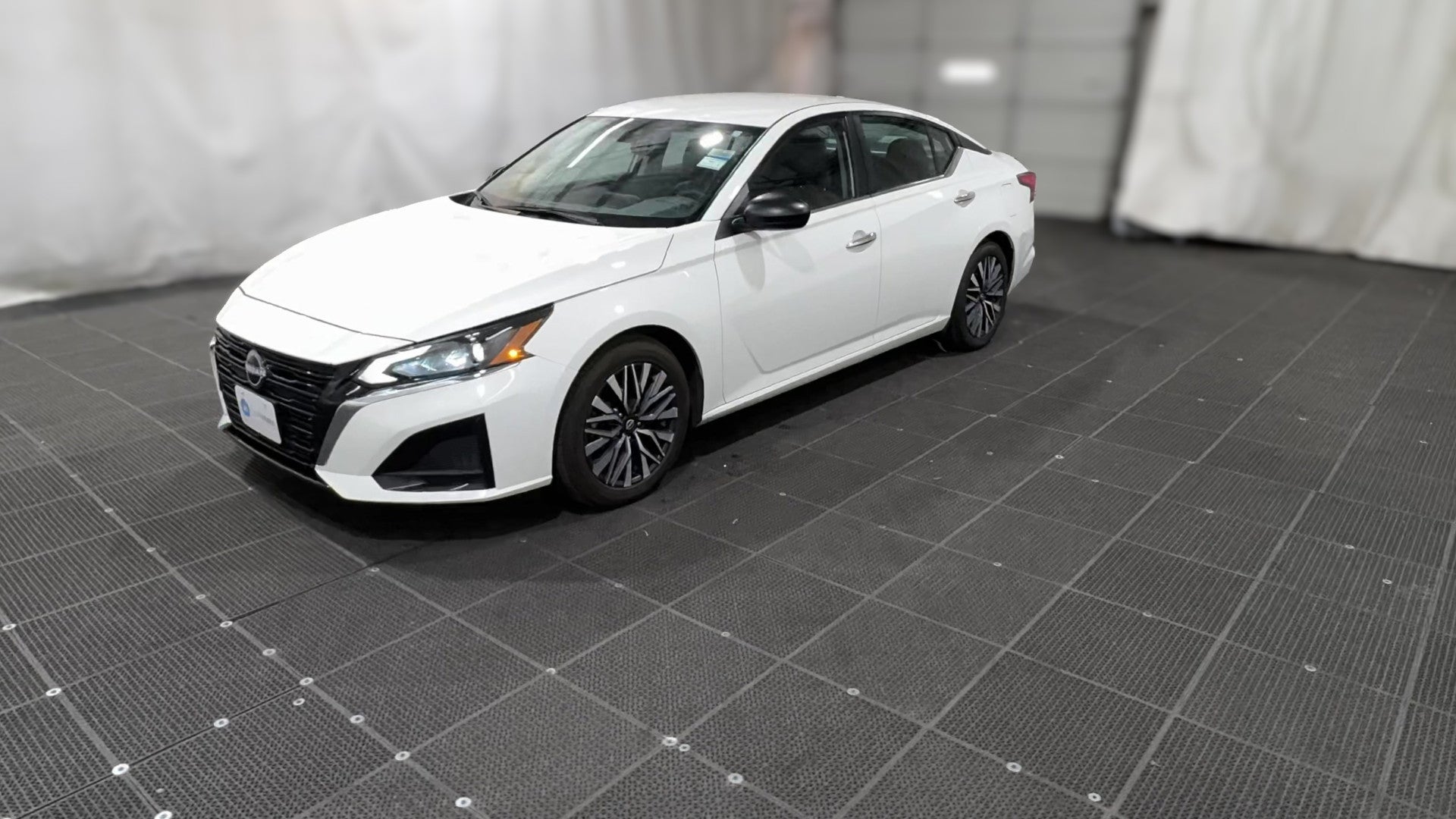 2025 Nissan Altima vehicle photo