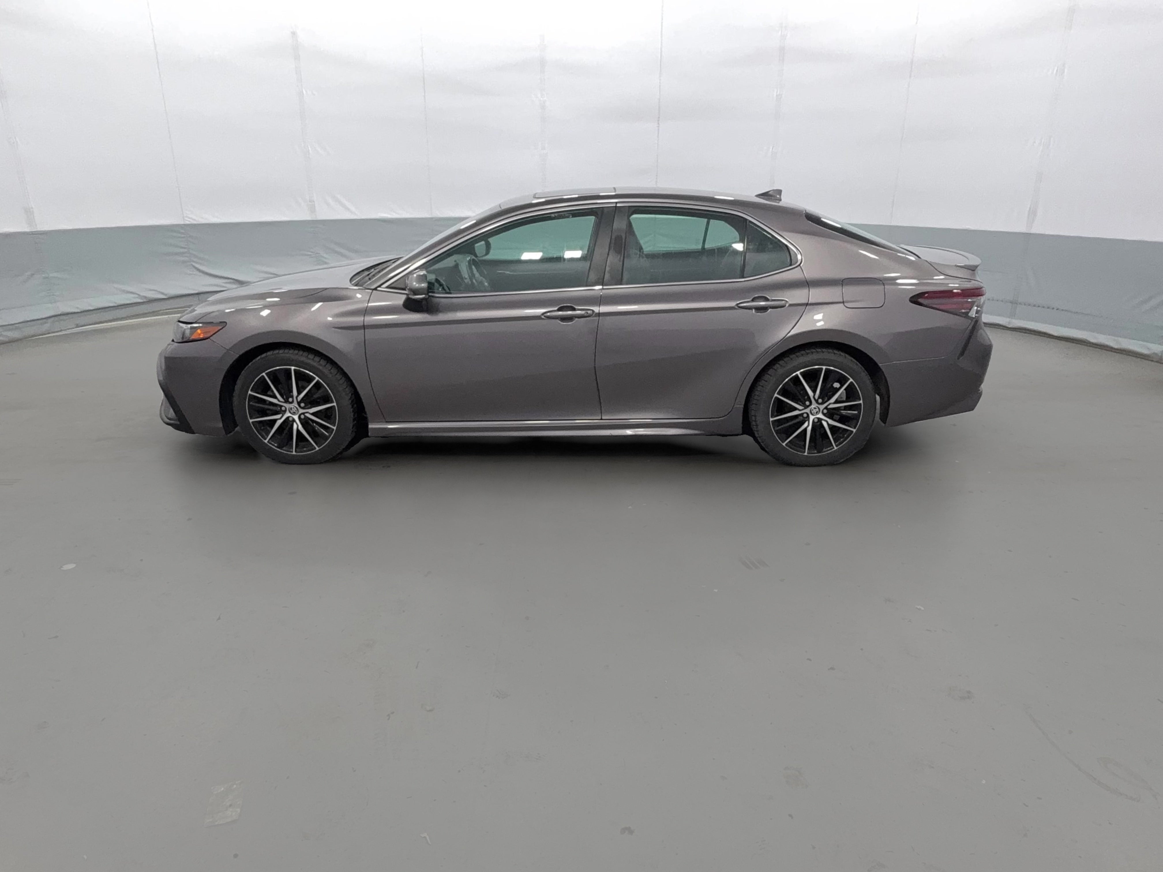 2022 Toyota Camry SE - Photo 27