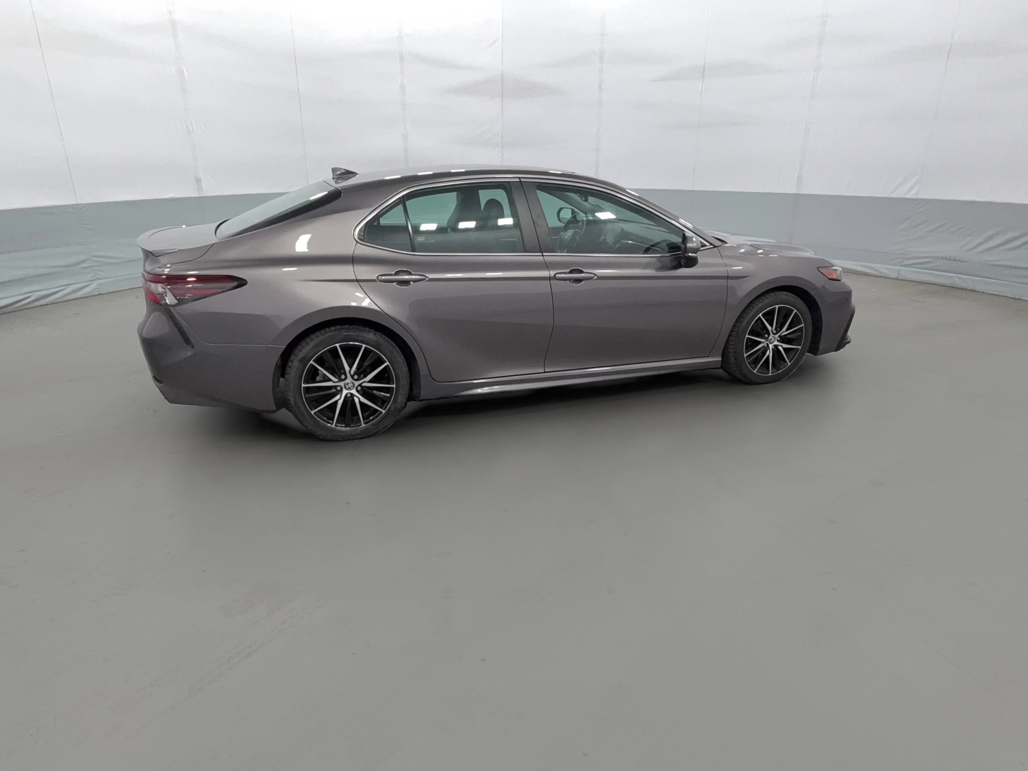 2022 Toyota Camry SE - Photo 34