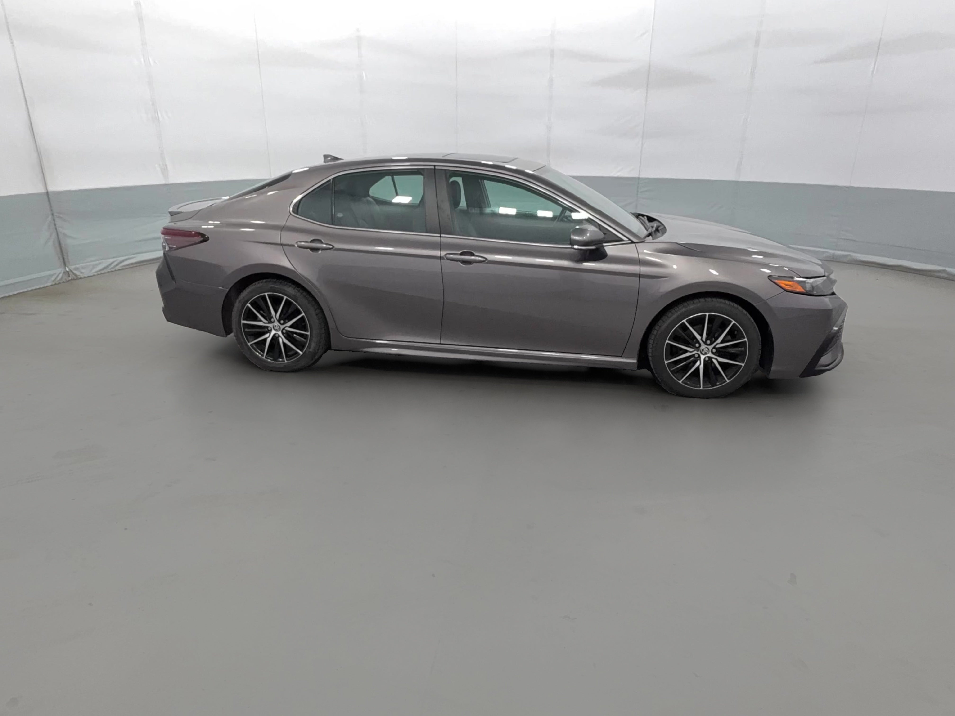 2022 Toyota Camry SE - Photo 35