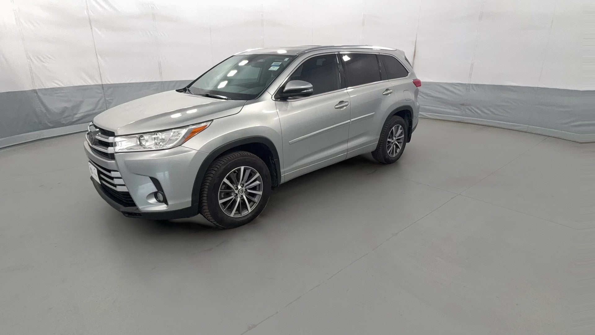 2018 Toyota Highlander vehicle photo