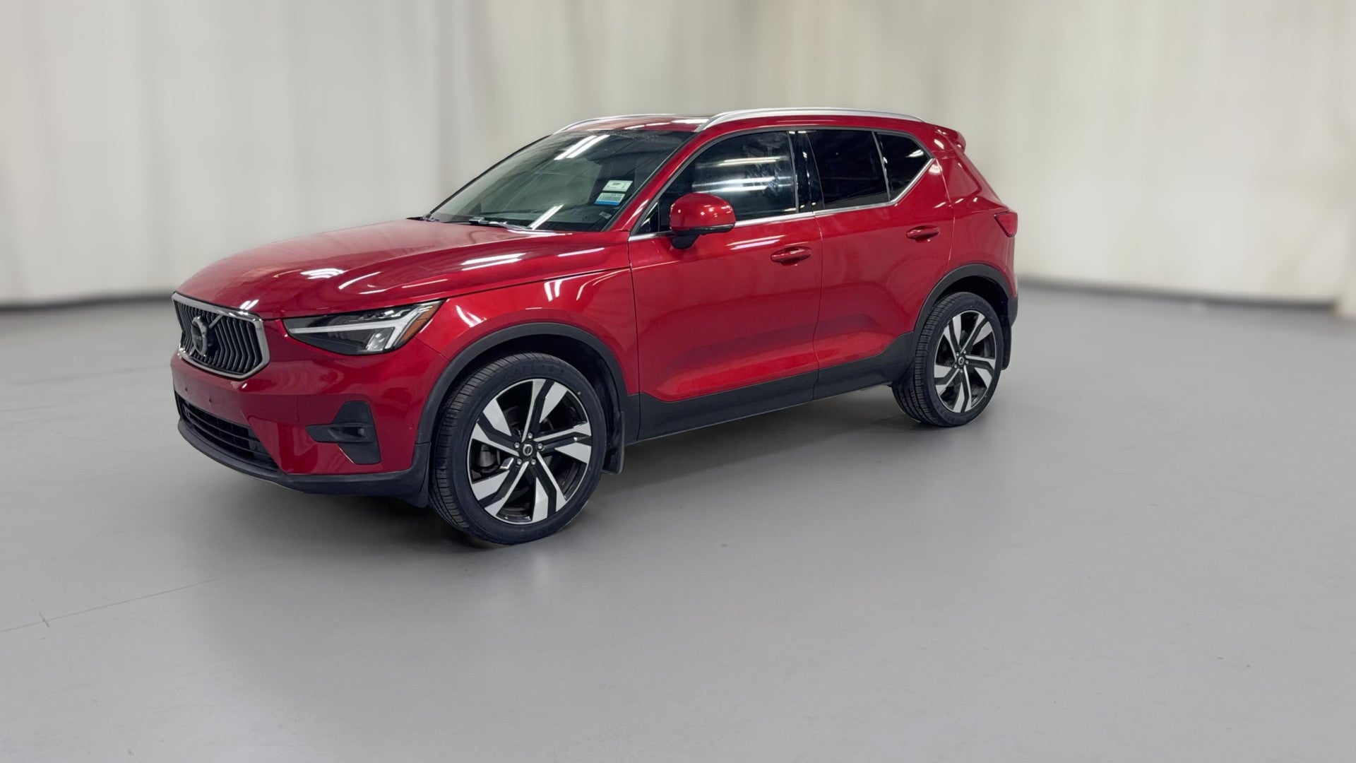 2023 Volvo XC40 vehicle photo