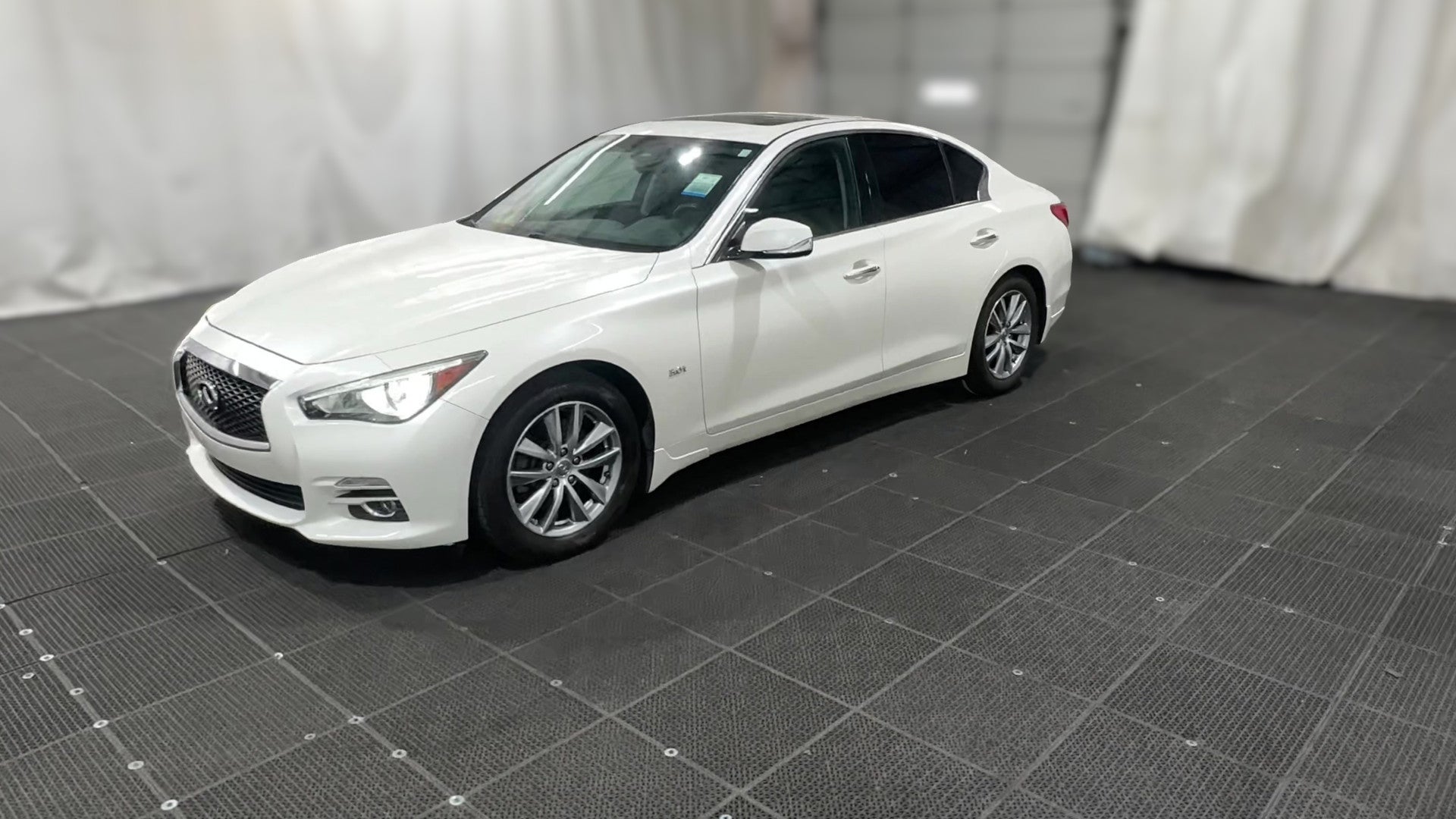 2016 INFINITI Q50 vehicle photo