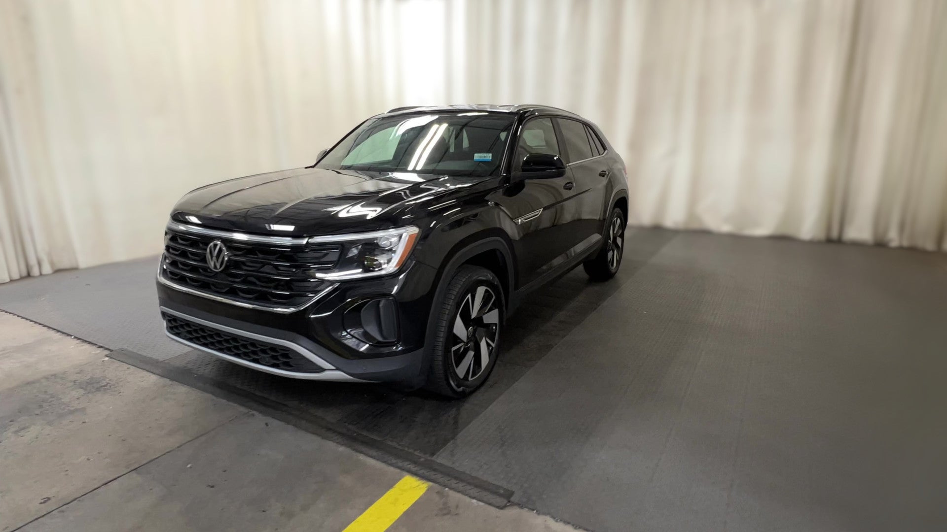 2026 Volkswagen Atlas Cross Sport vehicle photo