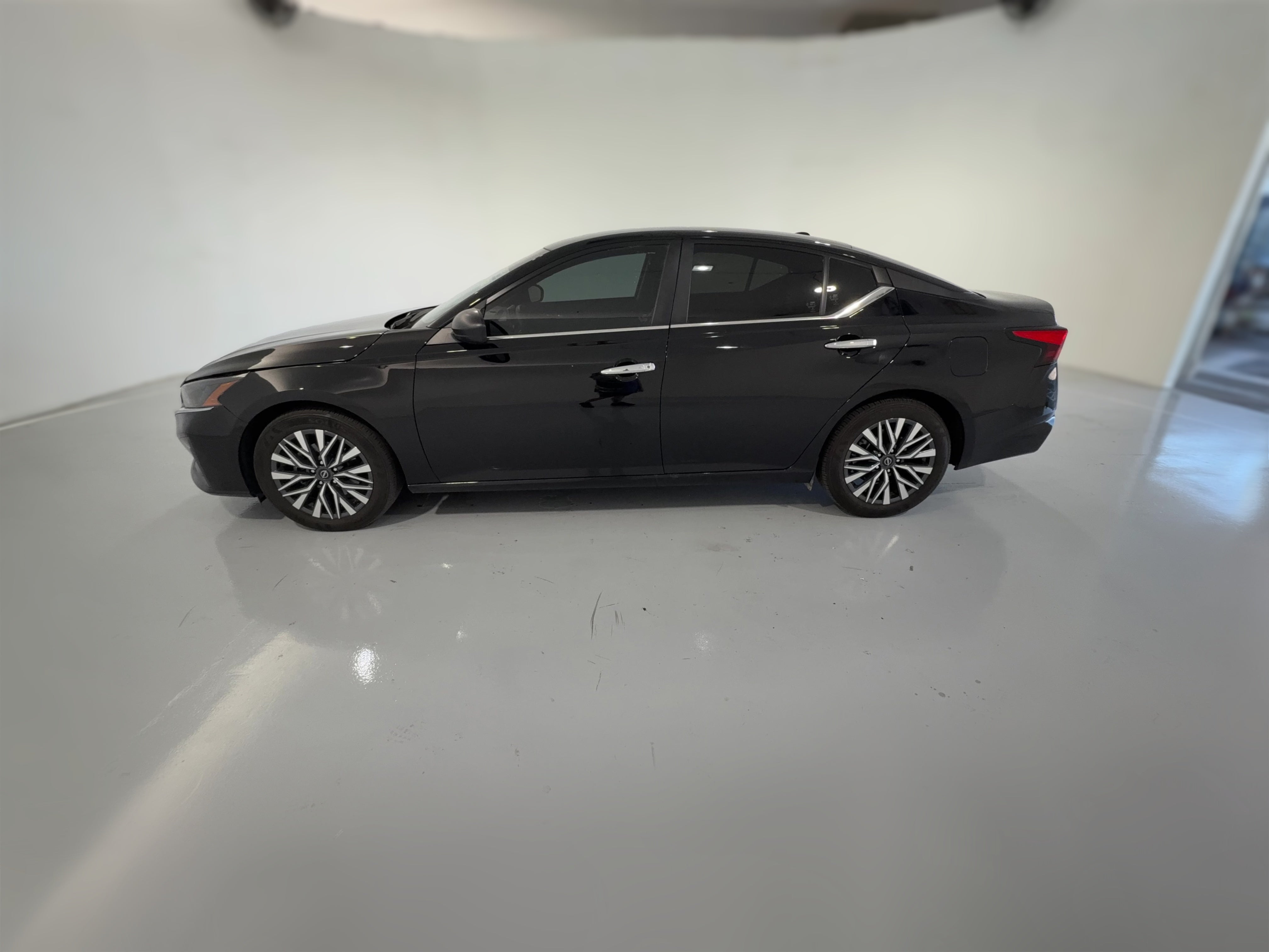 2025 Nissan Altima SV - Photo 26
