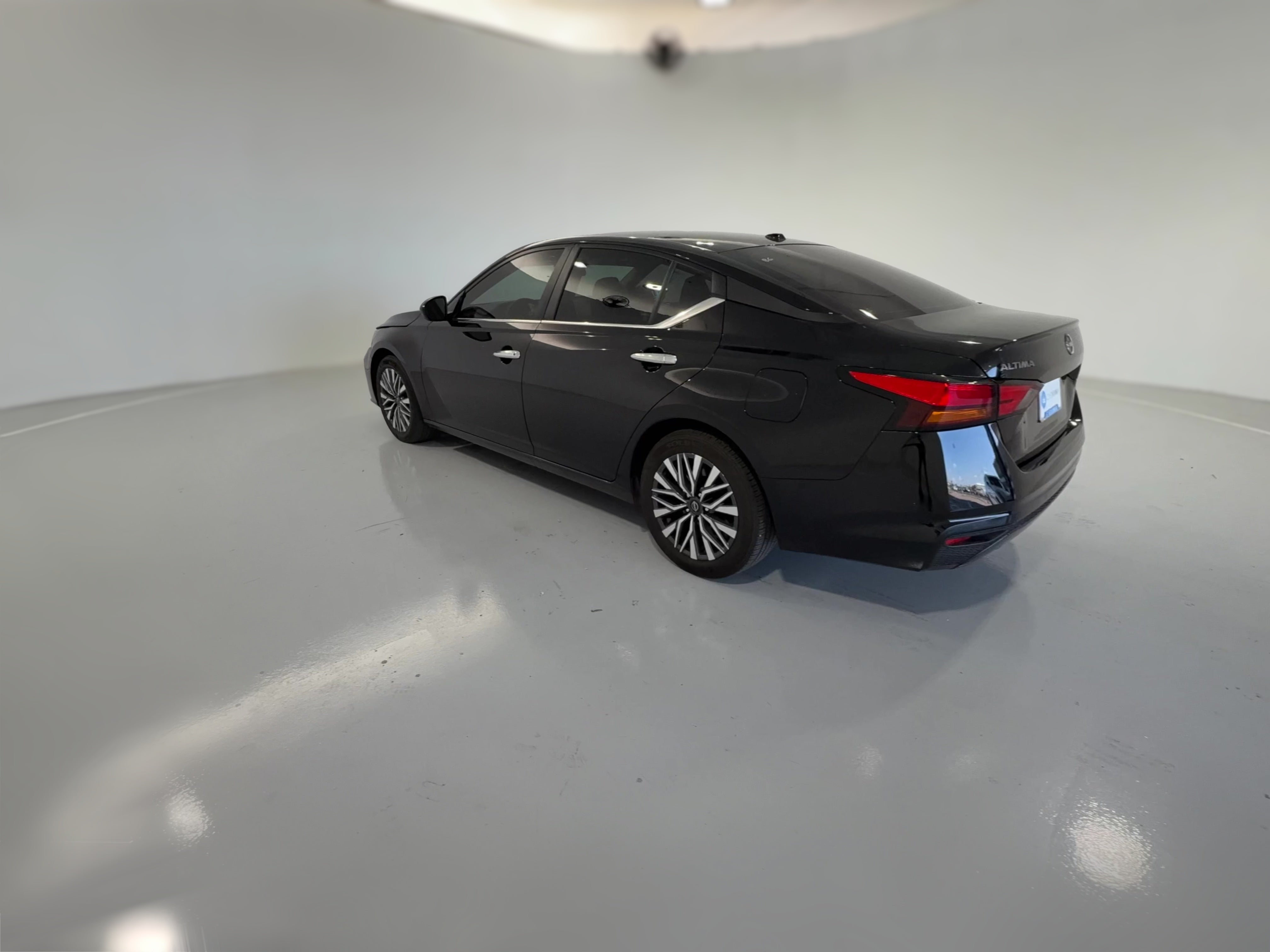 2025 Nissan Altima SV - Photo 28