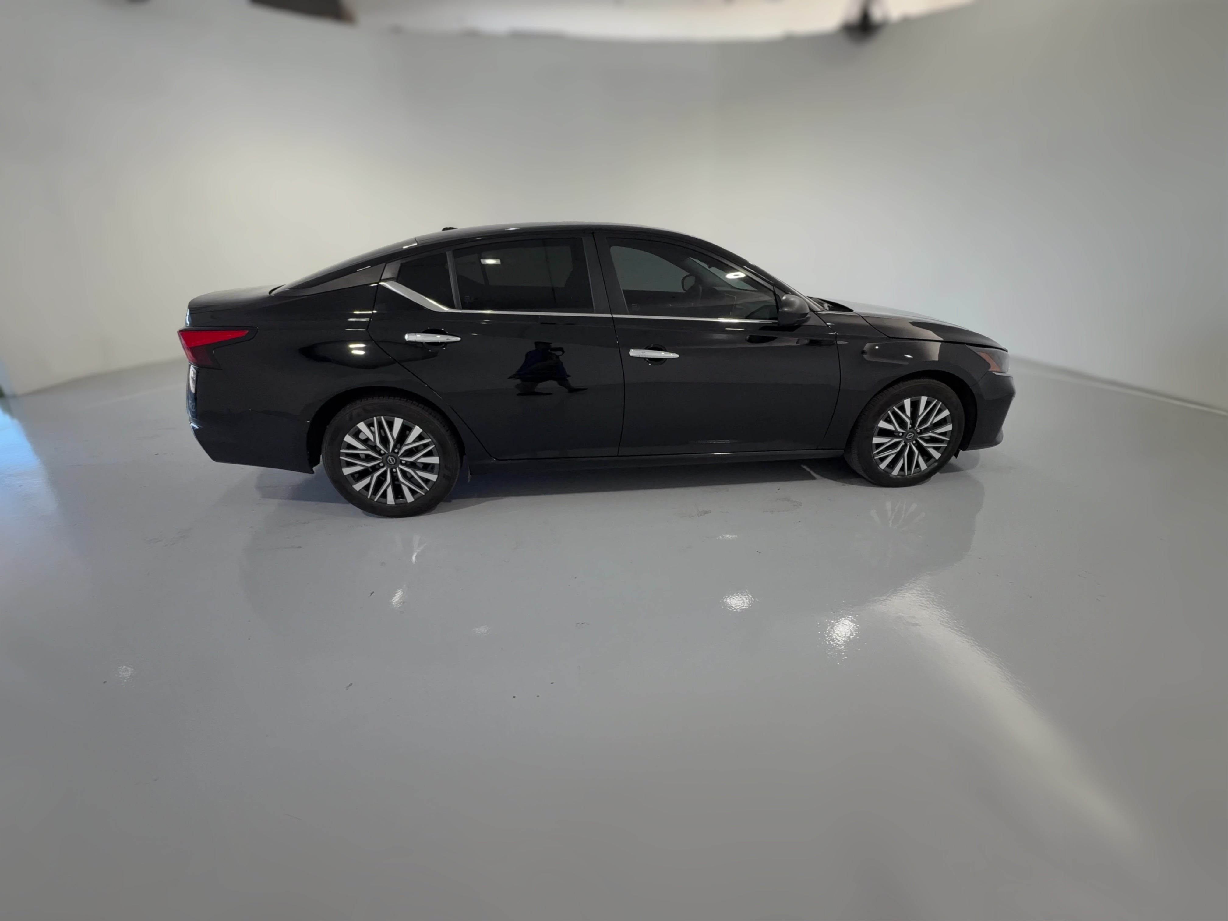 2025 Nissan Altima SV - Photo 34