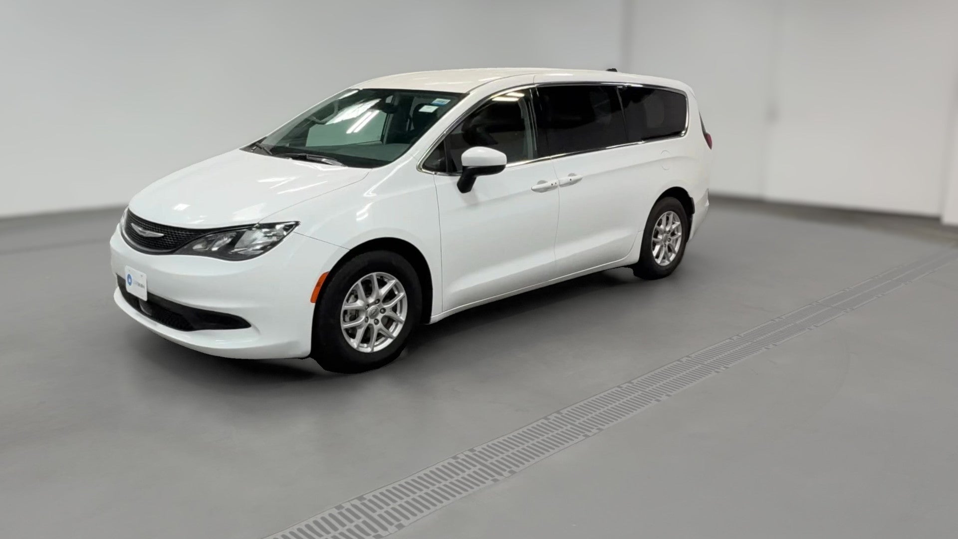 2023 Chrysler Voyager vehicle photo