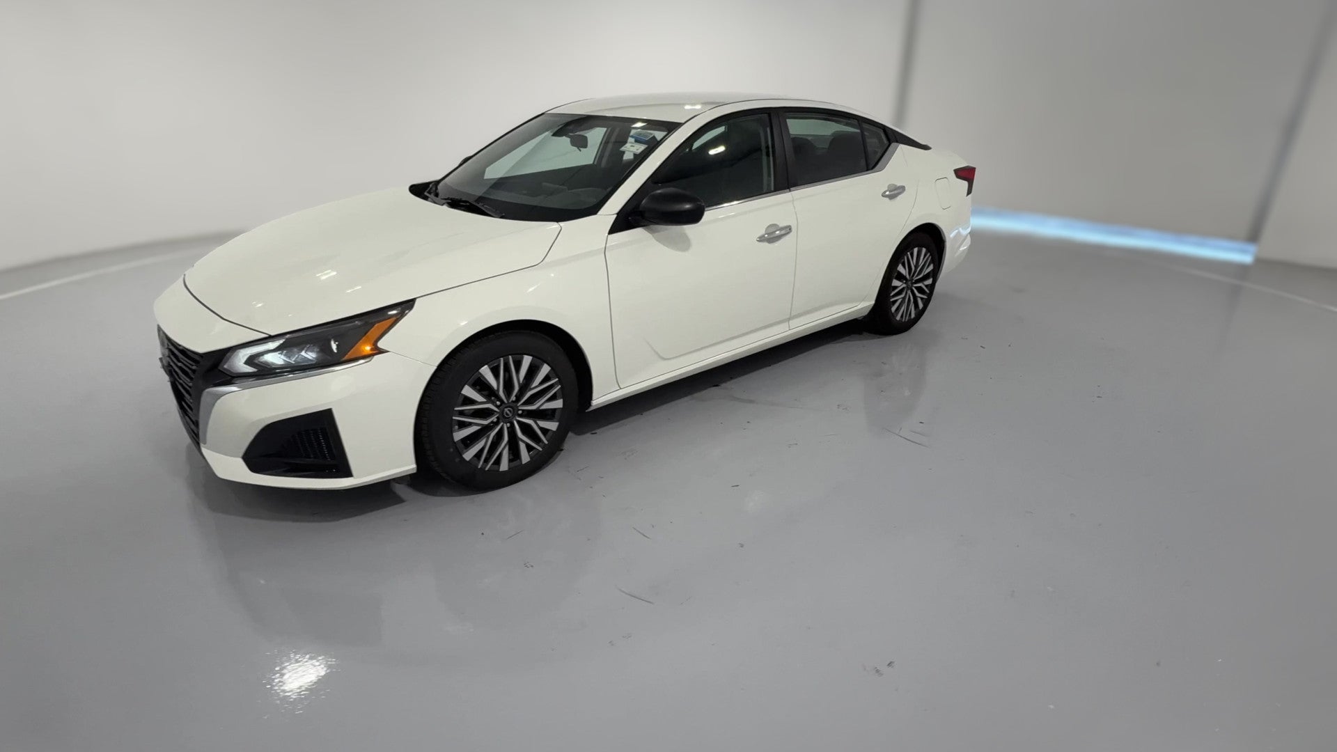 2025 Nissan Altima vehicle photo