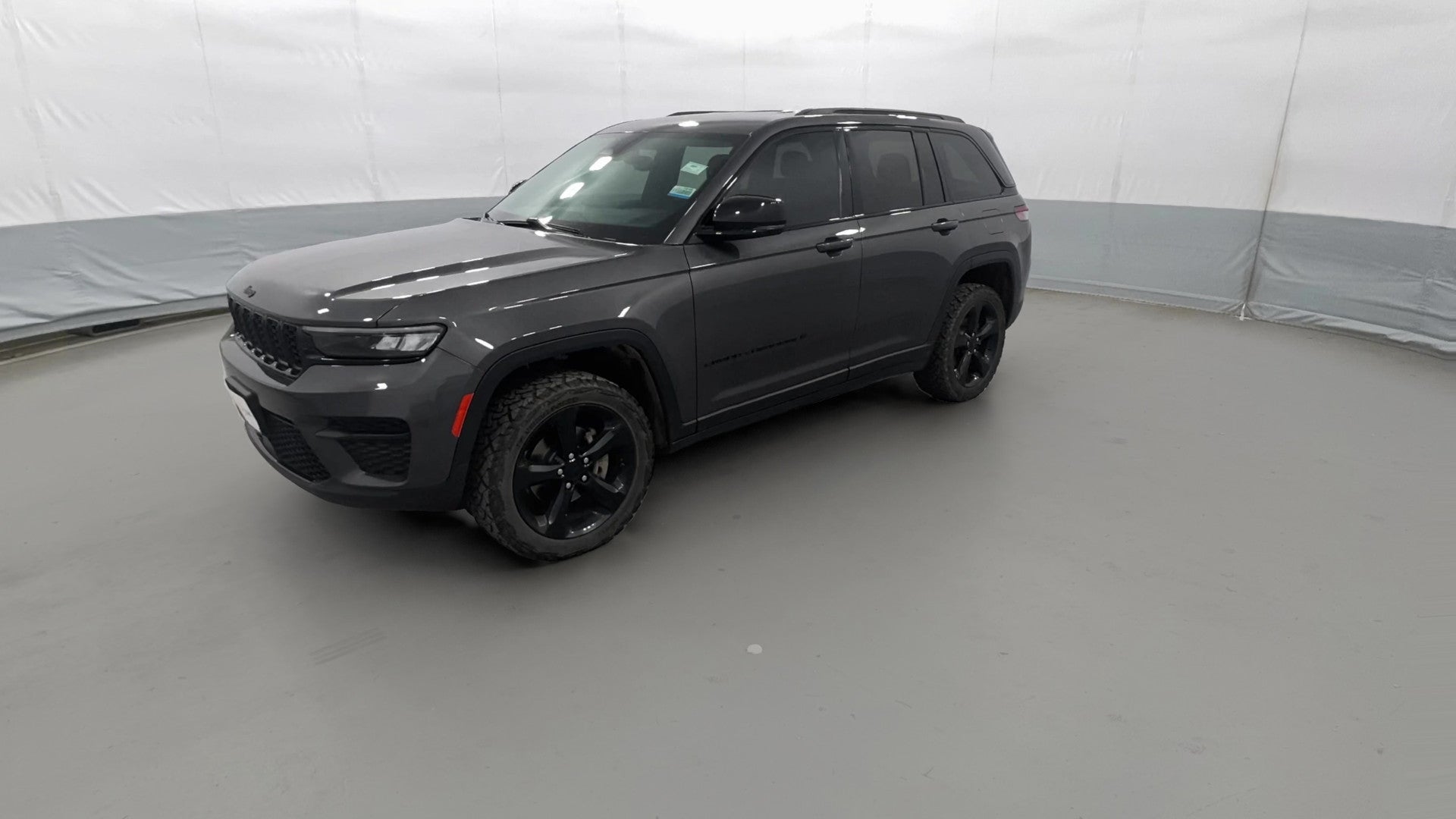 2022 Jeep Grand Cherokee vehicle photo