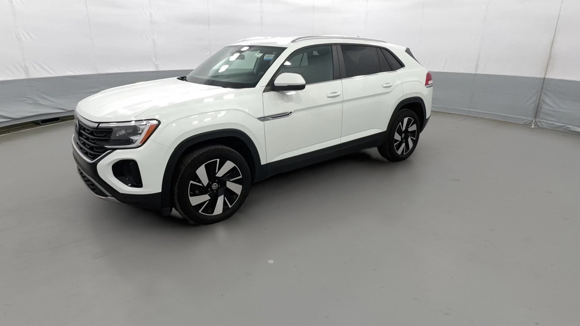 2025 Volkswagen Atlas Cross Sport vehicle photo