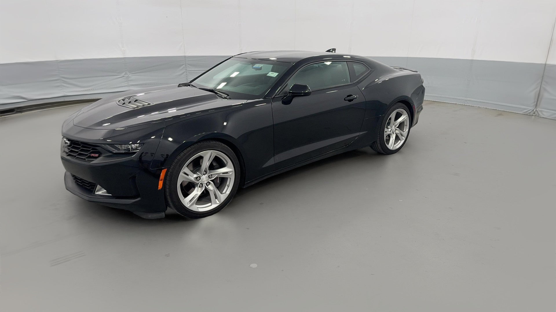 2021 Chevrolet Camaro vehicle photo